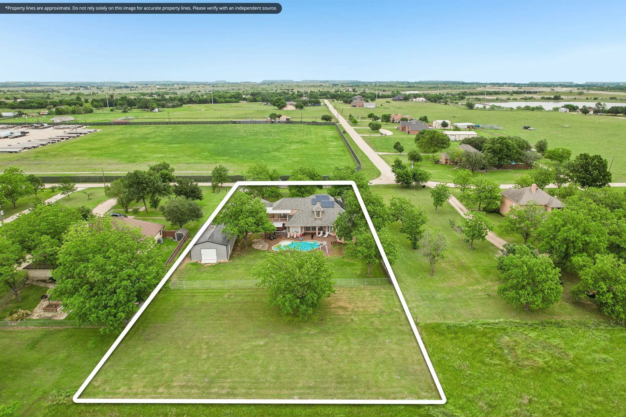 Single Family Residence For Sale in Ellis County , 1252 Orchard Lane, Ennis, Texas 75119, 5 Bedroom, 4 Bathroom, 3 Garage spaces, 3,226 Sqft, built in 2000, mls#21252993, Real Estate Agent in Ennis, Homes For Sale in Ellis county, Homes For Sale in Ennis, Realtor in Ennis Texas, Real Estate Brokerage Independent Realty Texas, Luminita Cordes Realtor