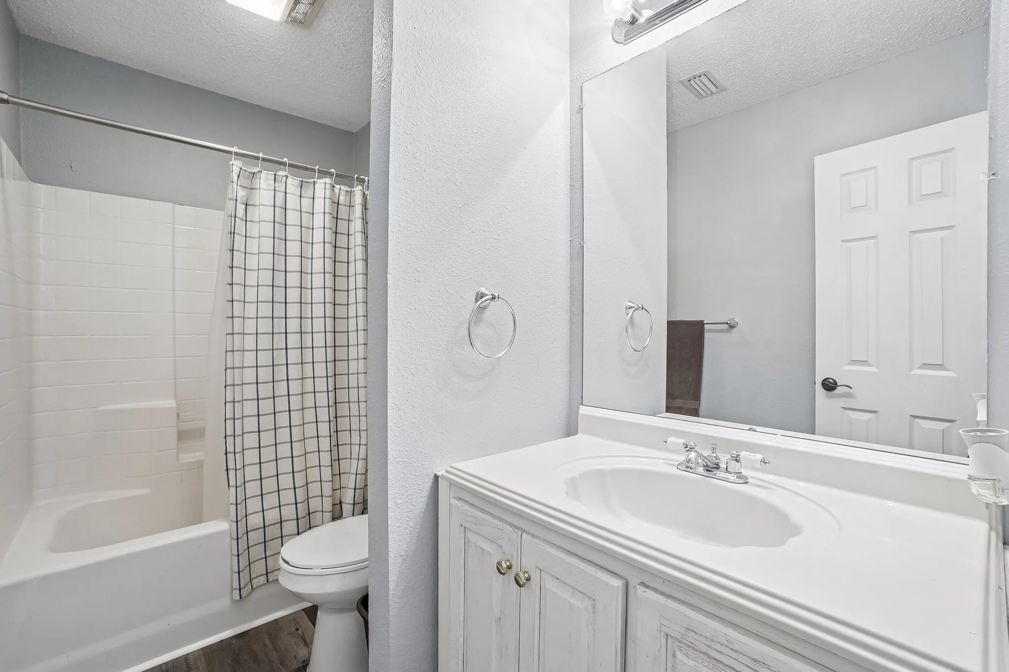 Full bathroom located on the second floor.