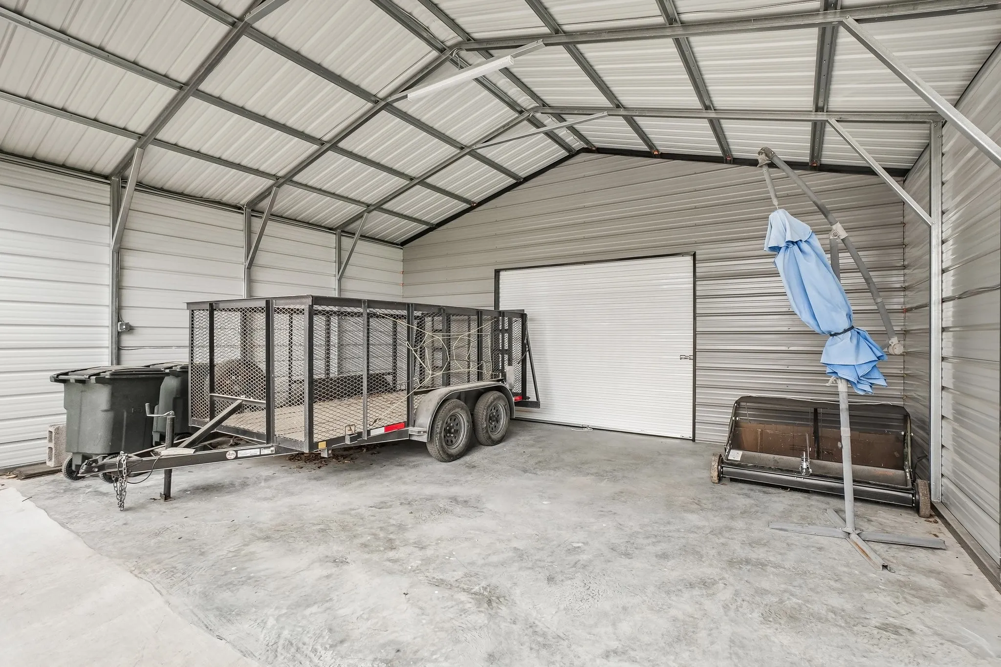Shop with electricity 24 by 40