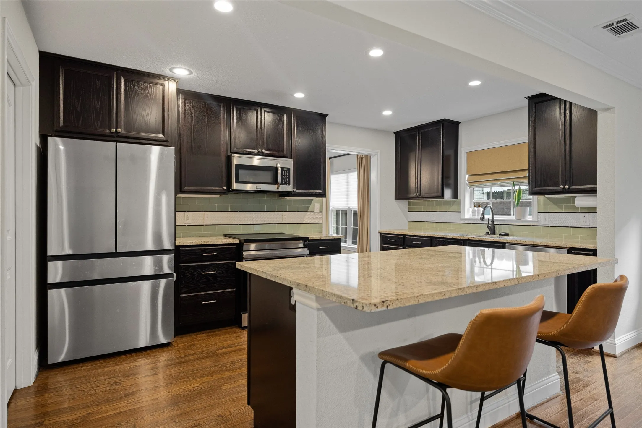 Single Family Residence For Sale in Dallas County , 5947 Mercedes Avenue, Dallas, Texas 75206, 3 Bedroom, 2 Bathroom, Garage spaces, 2,076 Sqft, built in 1948, mls#21253827, Real Estate Agent in Dallas, Homes For Sale in Dallas county, Homes For Sale in Dallas, Realtor in Dallas Texas, Real Estate Brokerage Independent Realty Texas, Luminita Cordes Realtor