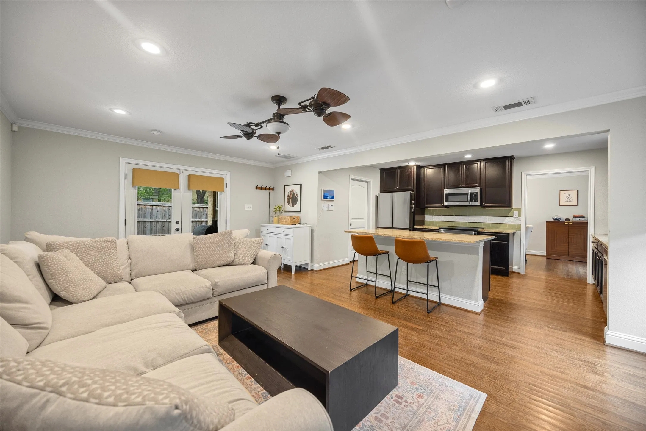 Single Family Residence For Sale in Dallas County , 5947 Mercedes Avenue, Dallas, Texas 75206, 3 Bedroom, 2 Bathroom, Garage spaces, 2,076 Sqft, built in 1948, mls#21253827, Real Estate Agent in Dallas, Homes For Sale in Dallas county, Homes For Sale in Dallas, Realtor in Dallas Texas, Real Estate Brokerage Independent Realty Texas, Luminita Cordes Realtor
