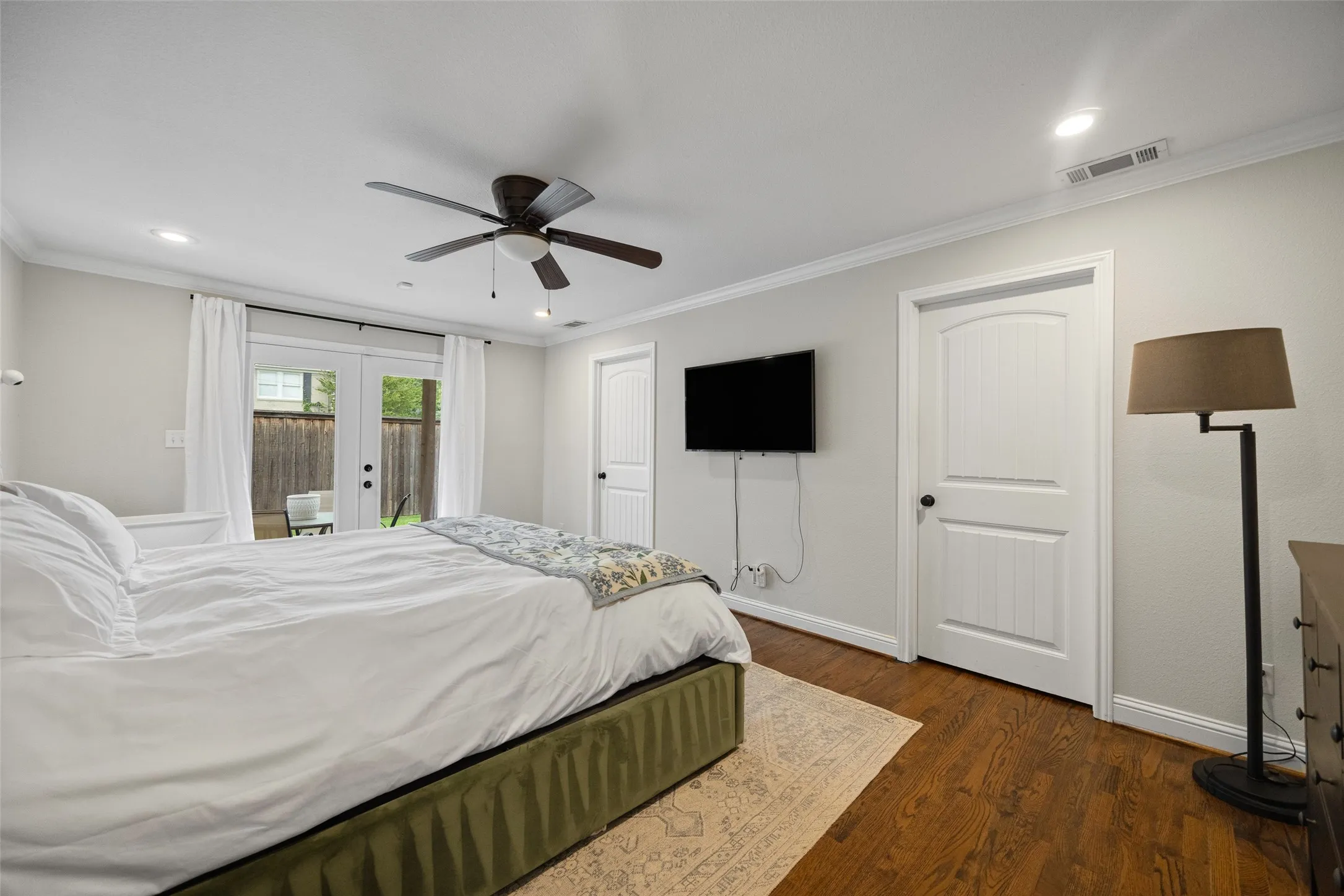Single Family Residence For Sale in Dallas County , 5947 Mercedes Avenue, Dallas, Texas 75206, 3 Bedroom, 2 Bathroom, Garage spaces, 2,076 Sqft, built in 1948, mls#21253827, Real Estate Agent in Dallas, Homes For Sale in Dallas county, Homes For Sale in Dallas, Realtor in Dallas Texas, Real Estate Brokerage Independent Realty Texas, Luminita Cordes Realtor
