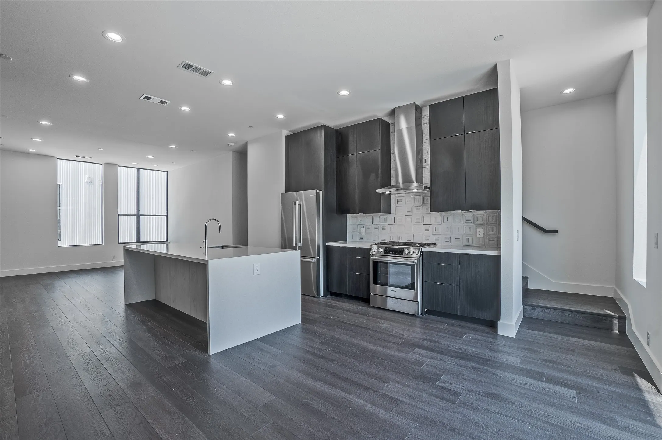 Townhouse For Rent in Dallas County , 4322 Roseland Avenue 9, Dallas, Texas 75204, 1 Bedroom, 1 Bathroom, 2 Garage spaces, 1,318 Sqft, built in 2022, New Construction - Complete, mls#21253813, Real Estate Agent in Dallas, Homes For Rent in Dallas county, Homes For Rent in Dallas, Realtor in Dallas Texas, Real Estate Brokerage Independent Realty Texas, Luminita Cordes Realtor
