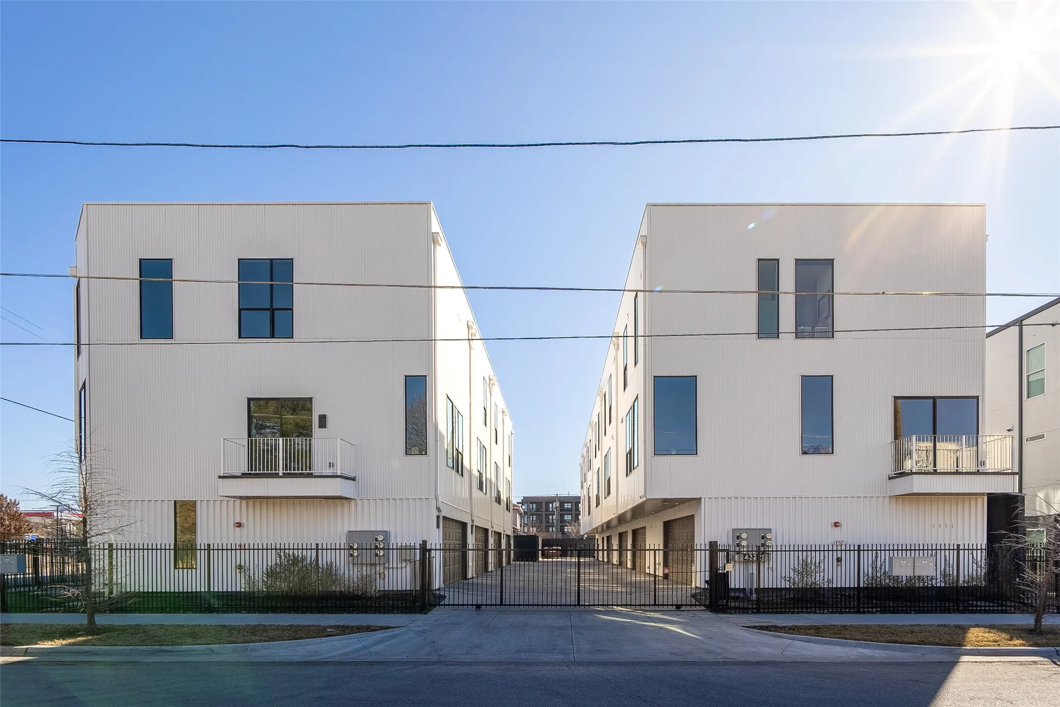 Townhouse For Rent in Dallas County , 4322 Roseland Avenue 9, Dallas, Texas 75204, 1 Bedroom, 1 Bathroom, 2 Garage spaces, 1,318 Sqft, built in 2022, New Construction - Complete, mls#21253813, Real Estate Agent in Dallas, Homes For Rent in Dallas county, Homes For Rent in Dallas, Realtor in Dallas Texas, Real Estate Brokerage Independent Realty Texas, Luminita Cordes Realtor