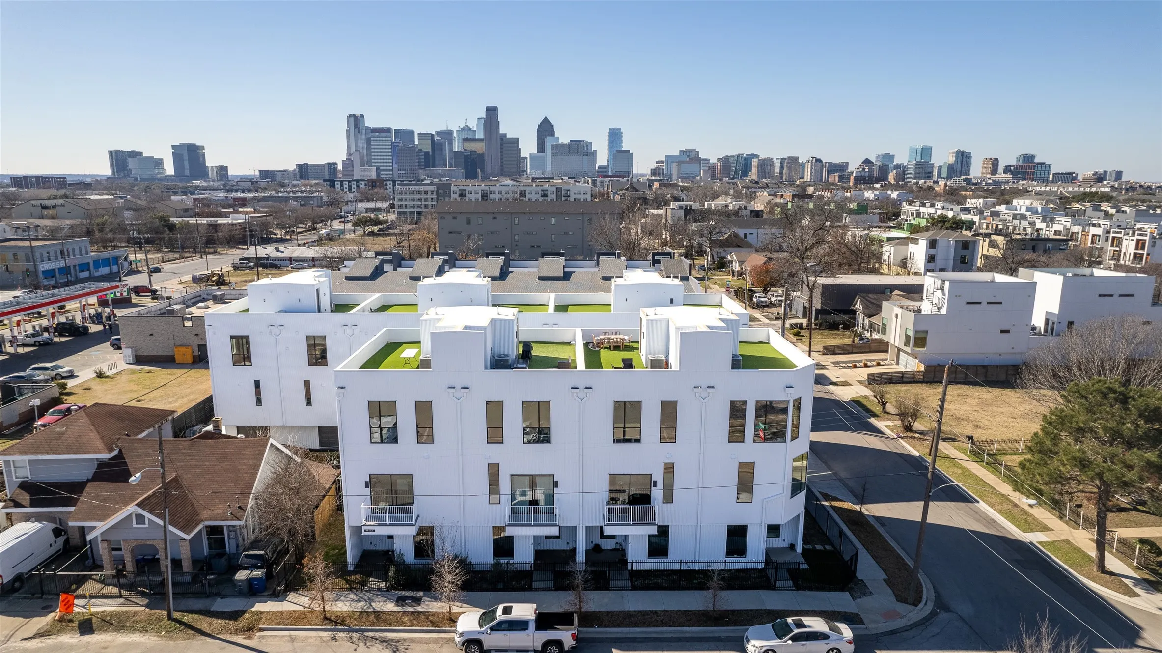 Townhouse For Rent in Dallas County , 4322 Roseland Avenue 9, Dallas, Texas 75204, 1 Bedroom, 1 Bathroom, 2 Garage spaces, 1,318 Sqft, built in 2022, New Construction - Complete, mls#21253813, Real Estate Agent in Dallas, Homes For Rent in Dallas county, Homes For Rent in Dallas, Realtor in Dallas Texas, Real Estate Brokerage Independent Realty Texas, Luminita Cordes Realtor