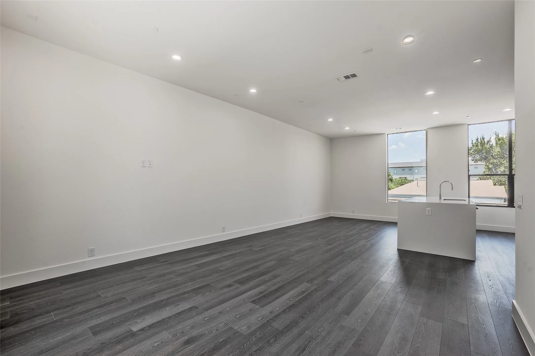 Townhouse For Rent in Dallas County , 4322 Roseland Avenue 9, Dallas, Texas 75204, 1 Bedroom, 1 Bathroom, 2 Garage spaces, 1,318 Sqft, built in 2022, New Construction - Complete, mls#21253813, Real Estate Agent in Dallas, Homes For Rent in Dallas county, Homes For Rent in Dallas, Realtor in Dallas Texas, Real Estate Brokerage Independent Realty Texas, Luminita Cordes Realtor