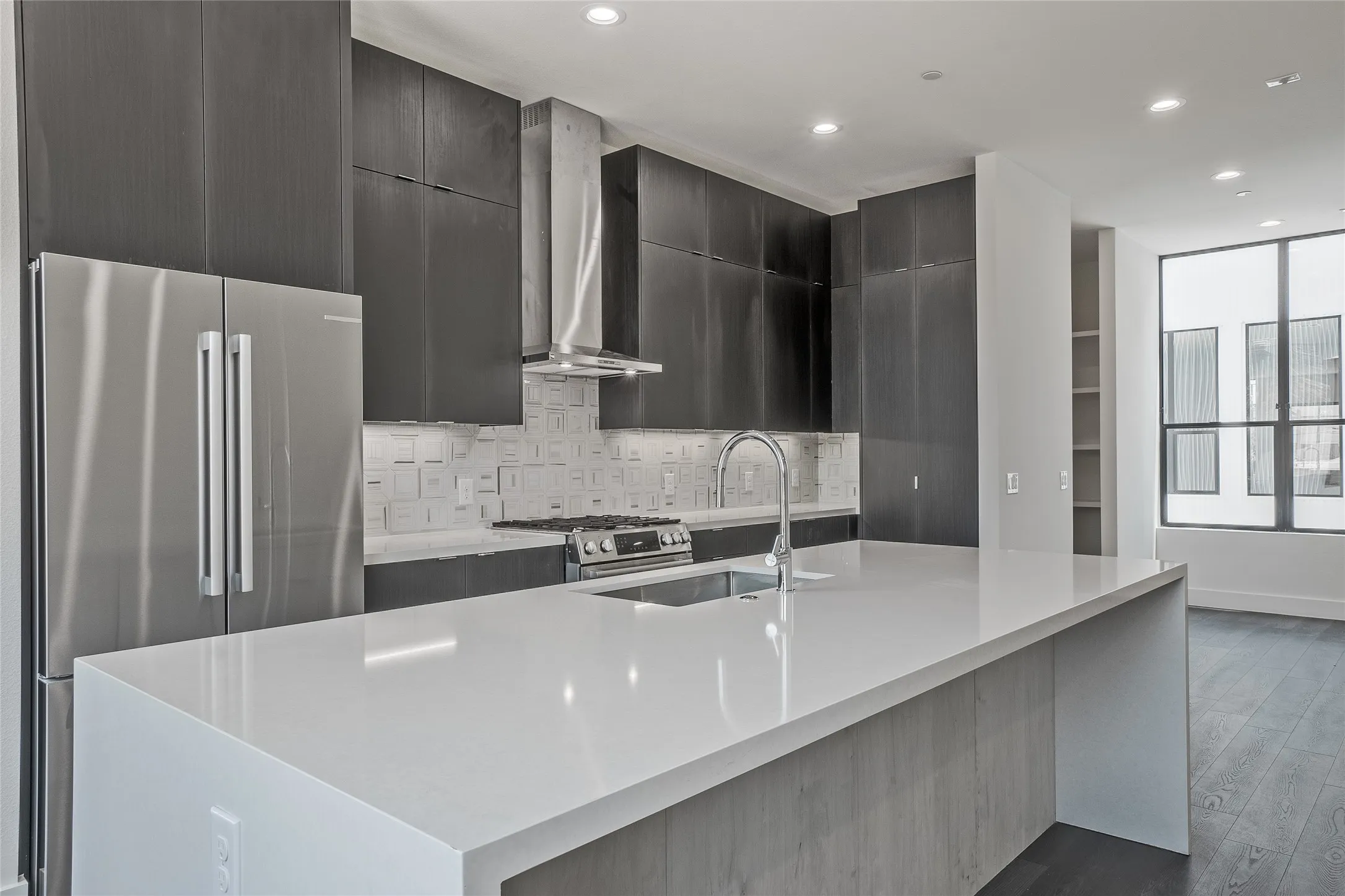 Townhouse For Rent in Dallas County , 4322 Roseland Avenue 9, Dallas, Texas 75204, 1 Bedroom, 1 Bathroom, 2 Garage spaces, 1,318 Sqft, built in 2022, New Construction - Complete, mls#21253813, Real Estate Agent in Dallas, Homes For Rent in Dallas county, Homes For Rent in Dallas, Realtor in Dallas Texas, Real Estate Brokerage Independent Realty Texas, Luminita Cordes Realtor