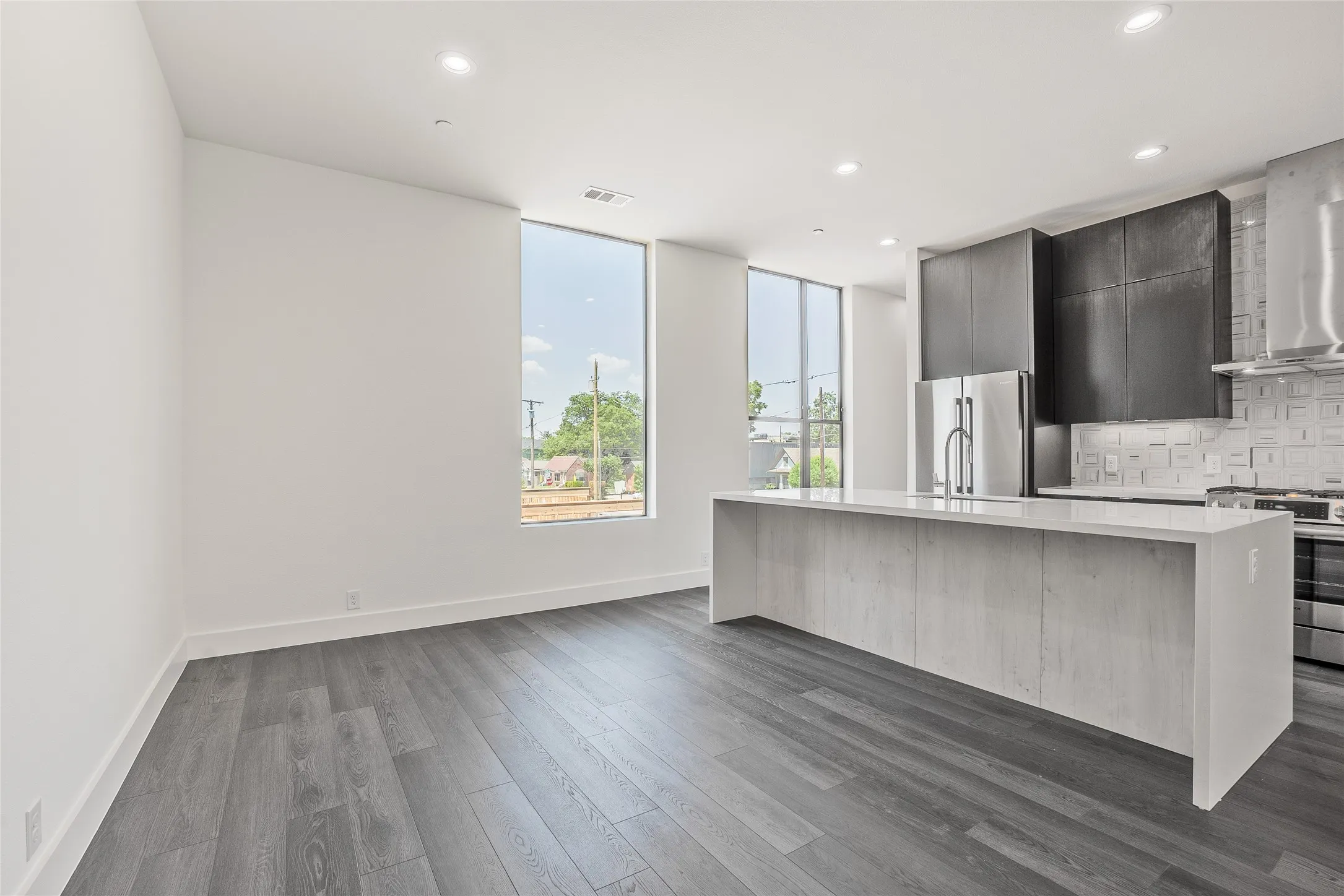 Townhouse For Rent in Dallas County , 4322 Roseland Avenue 9, Dallas, Texas 75204, 1 Bedroom, 1 Bathroom, 2 Garage spaces, 1,318 Sqft, built in 2022, New Construction - Complete, mls#21253813, Real Estate Agent in Dallas, Homes For Rent in Dallas county, Homes For Rent in Dallas, Realtor in Dallas Texas, Real Estate Brokerage Independent Realty Texas, Luminita Cordes Realtor