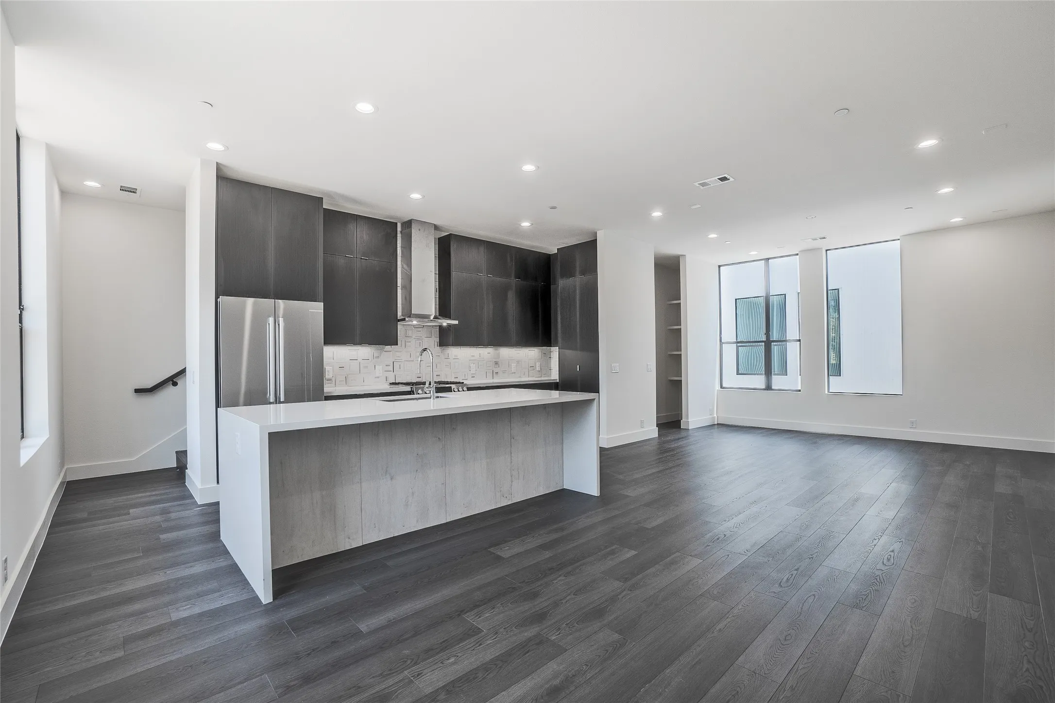 Townhouse For Rent in Dallas County , 4322 Roseland Avenue 9, Dallas, Texas 75204, 1 Bedroom, 1 Bathroom, 2 Garage spaces, 1,318 Sqft, built in 2022, New Construction - Complete, mls#21253813, Real Estate Agent in Dallas, Homes For Rent in Dallas county, Homes For Rent in Dallas, Realtor in Dallas Texas, Real Estate Brokerage Independent Realty Texas, Luminita Cordes Realtor