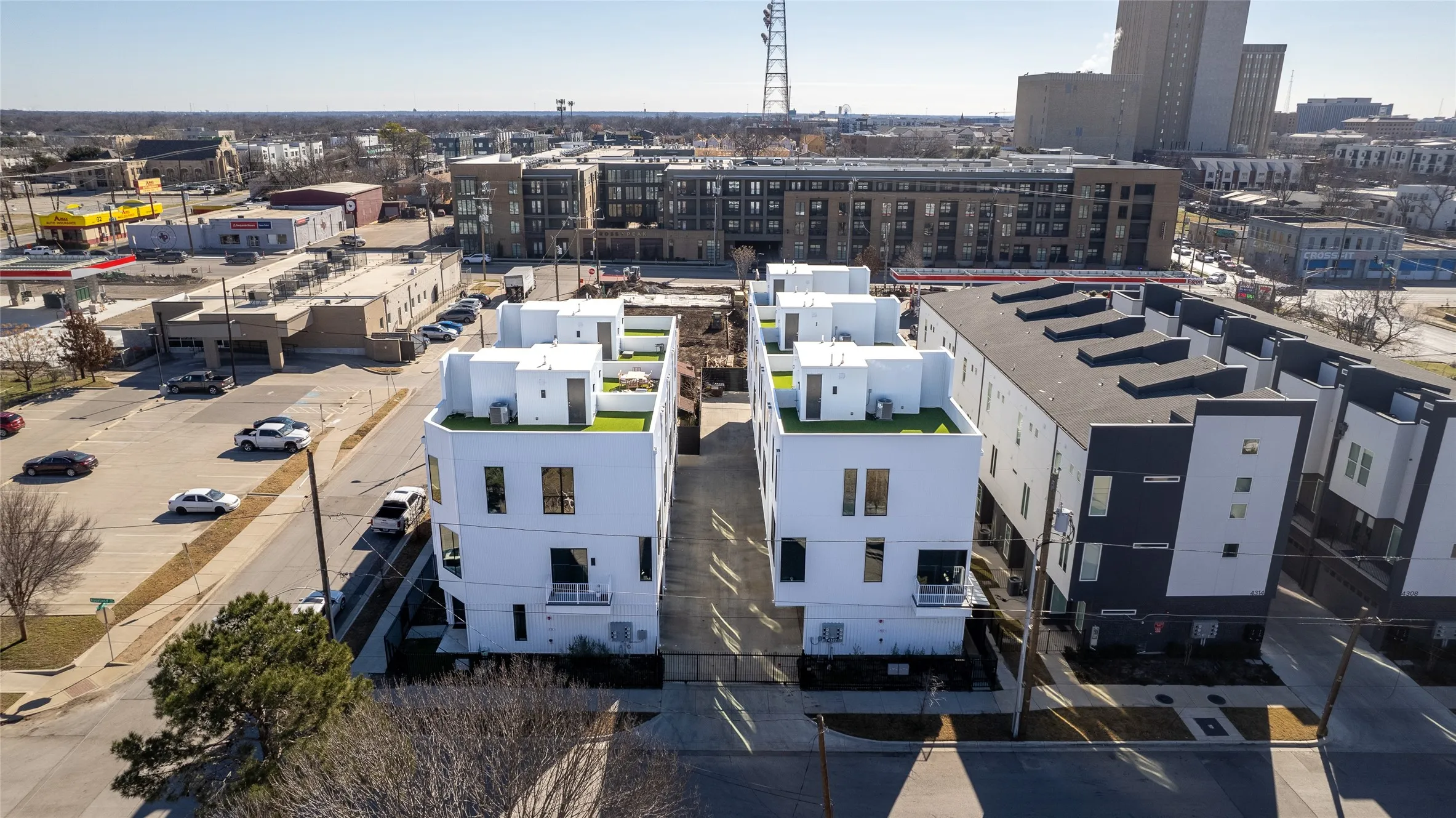 Townhouse For Rent in Dallas County , 4322 Roseland Avenue 9, Dallas, Texas 75204, 1 Bedroom, 1 Bathroom, 2 Garage spaces, 1,318 Sqft, built in 2022, New Construction - Complete, mls#21253813, Real Estate Agent in Dallas, Homes For Rent in Dallas county, Homes For Rent in Dallas, Realtor in Dallas Texas, Real Estate Brokerage Independent Realty Texas, Luminita Cordes Realtor