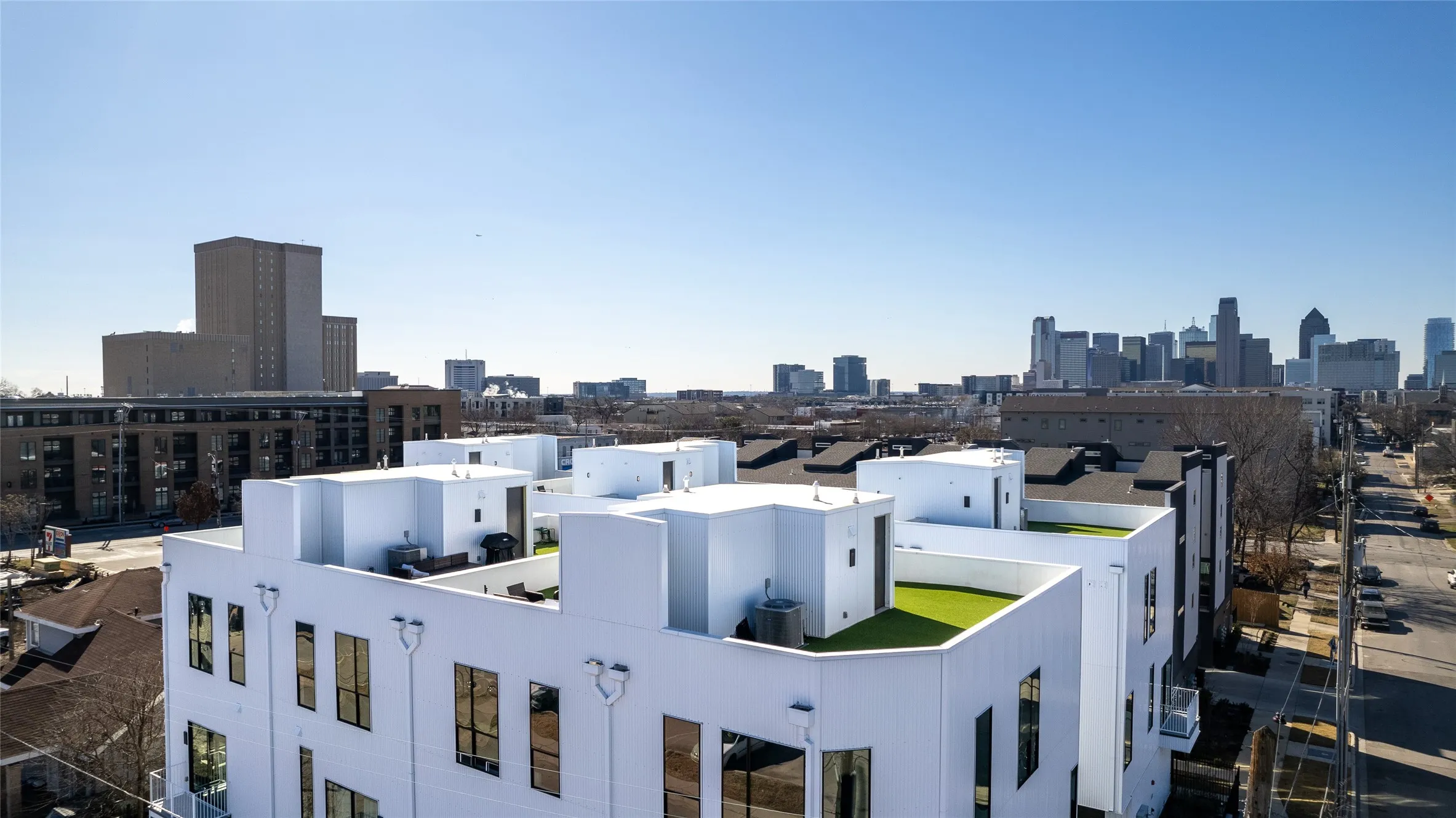 Townhouse For Rent in Dallas County , 4322 Roseland Avenue 9, Dallas, Texas 75204, 1 Bedroom, 1 Bathroom, 2 Garage spaces, 1,318 Sqft, built in 2022, New Construction - Complete, mls#21253813, Real Estate Agent in Dallas, Homes For Rent in Dallas county, Homes For Rent in Dallas, Realtor in Dallas Texas, Real Estate Brokerage Independent Realty Texas, Luminita Cordes Realtor