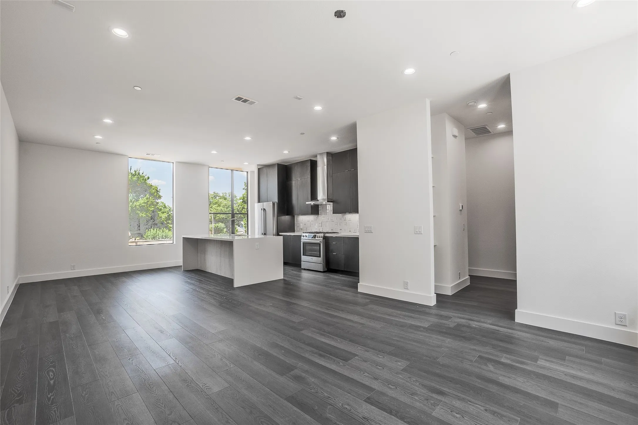 Townhouse For Rent in Dallas County , 4322 Roseland Avenue 9, Dallas, Texas 75204, 1 Bedroom, 1 Bathroom, 2 Garage spaces, 1,318 Sqft, built in 2022, New Construction - Complete, mls#21253813, Real Estate Agent in Dallas, Homes For Rent in Dallas county, Homes For Rent in Dallas, Realtor in Dallas Texas, Real Estate Brokerage Independent Realty Texas, Luminita Cordes Realtor