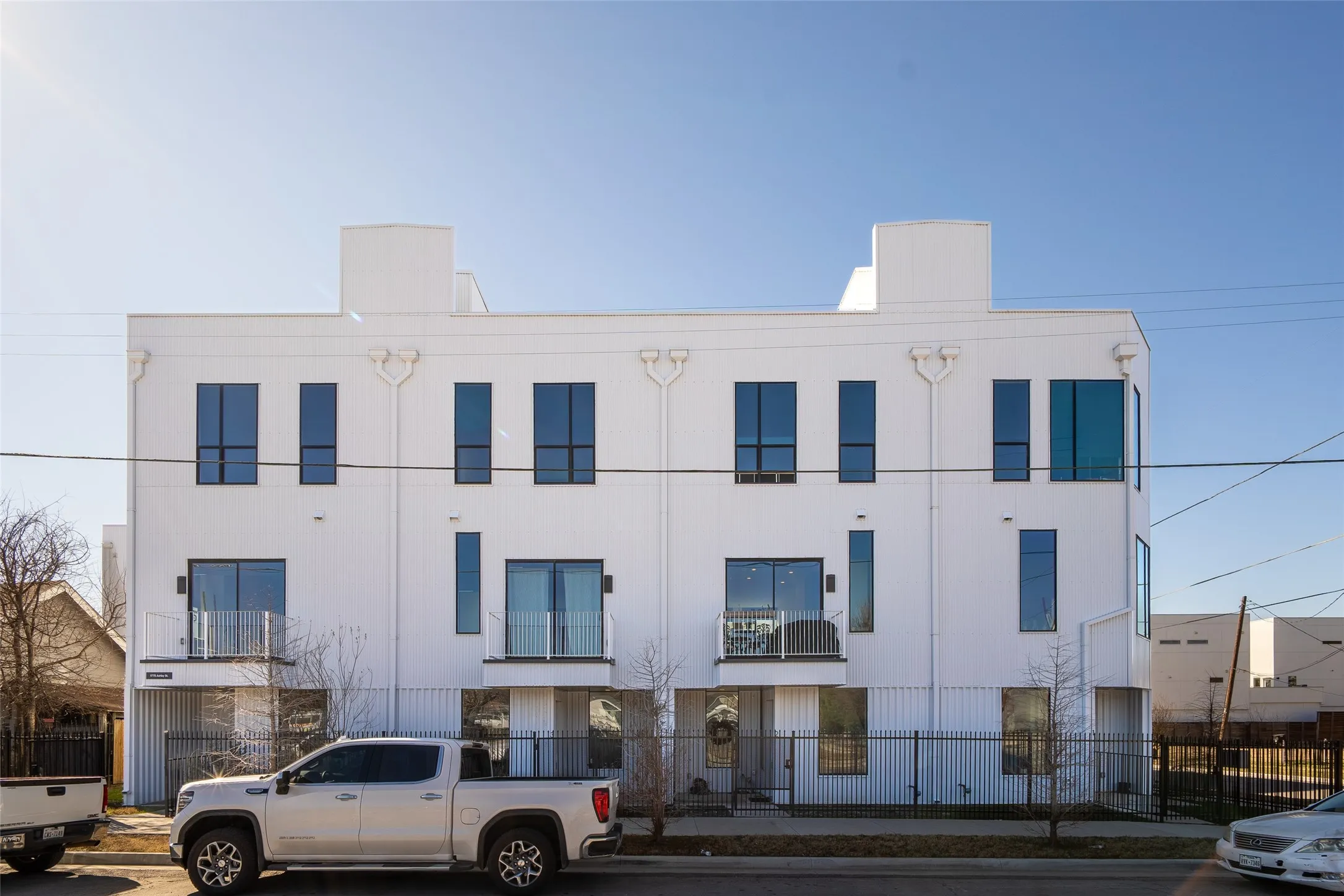 Townhouse For Rent in Dallas County , 4322 Roseland Avenue 9, Dallas, Texas 75204, 1 Bedroom, 1 Bathroom, 2 Garage spaces, 1,318 Sqft, built in 2022, New Construction - Complete, mls#21253813, Real Estate Agent in Dallas, Homes For Rent in Dallas county, Homes For Rent in Dallas, Realtor in Dallas Texas, Real Estate Brokerage Independent Realty Texas, Luminita Cordes Realtor