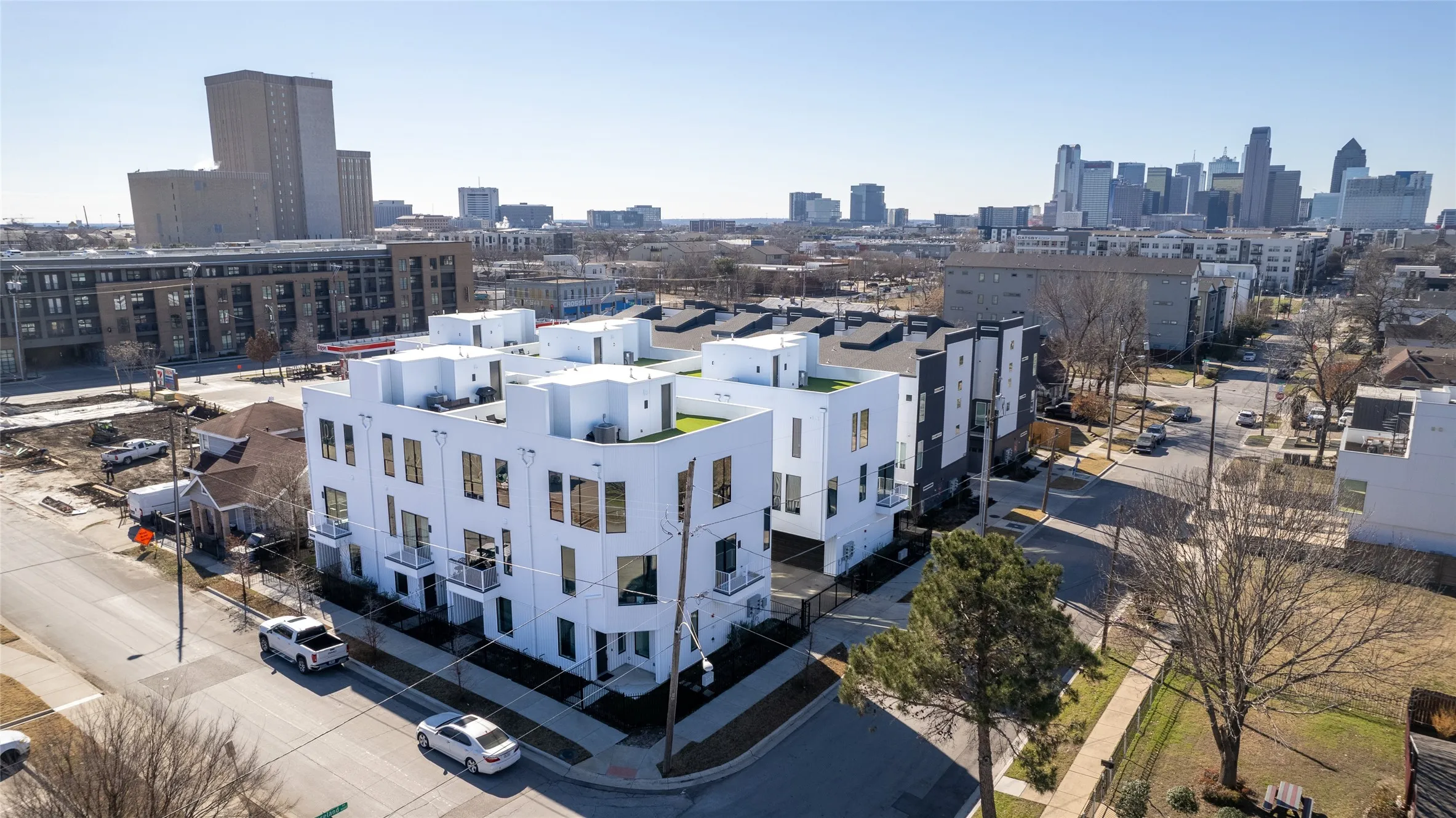 Townhouse For Rent in Dallas County , 4322 Roseland Avenue 9, Dallas, Texas 75204, 1 Bedroom, 1 Bathroom, 2 Garage spaces, 1,318 Sqft, built in 2022, New Construction - Complete, mls#21253813, Real Estate Agent in Dallas, Homes For Rent in Dallas county, Homes For Rent in Dallas, Realtor in Dallas Texas, Real Estate Brokerage Independent Realty Texas, Luminita Cordes Realtor