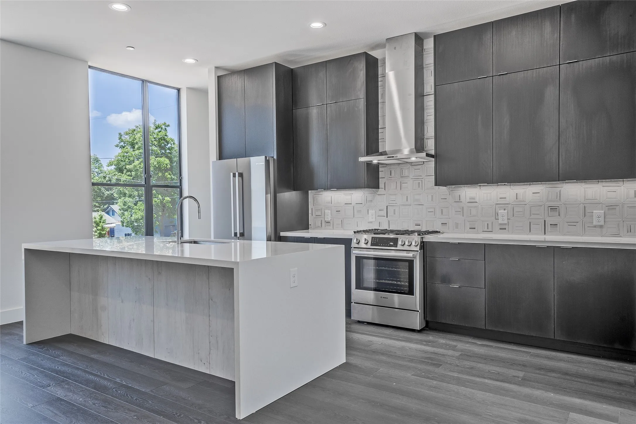 Townhouse For Rent in Dallas County , 4322 Roseland Avenue 9, Dallas, Texas 75204, 1 Bedroom, 1 Bathroom, 2 Garage spaces, 1,318 Sqft, built in 2022, New Construction - Complete, mls#21253813, Real Estate Agent in Dallas, Homes For Rent in Dallas county, Homes For Rent in Dallas, Realtor in Dallas Texas, Real Estate Brokerage Independent Realty Texas, Luminita Cordes Realtor