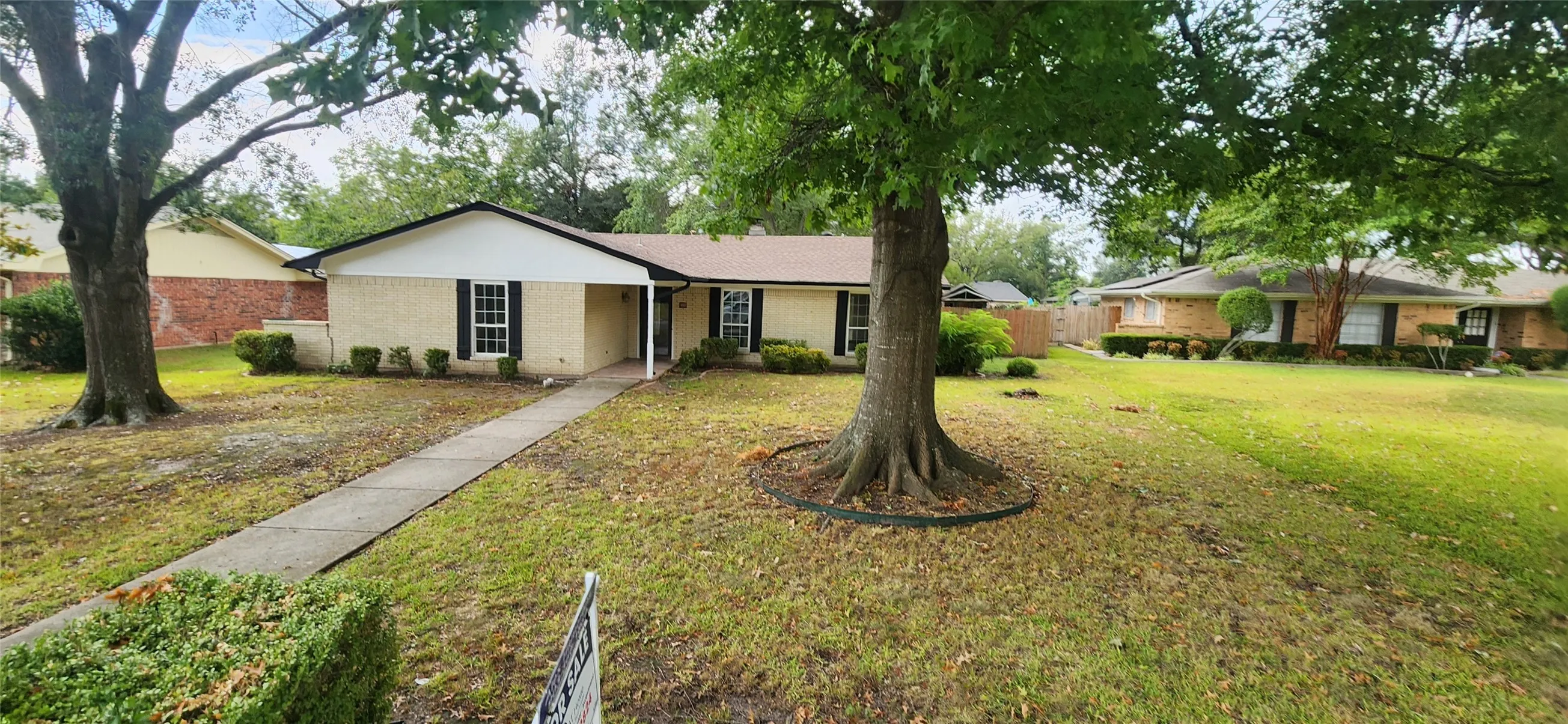 Single Family Residence For Sale in Hunt County , 2821 Windy Drive, Commerce, Texas 75428, 3 Bedroom, 2 Bathroom, 2 Garage spaces, 1,763 Sqft, built in 1974, mls#21253862, Real Estate Agent in Commerce, Homes For Sale in Hunt county, Homes For Sale in Commerce, Realtor in Commerce Texas, Real Estate Brokerage Independent Realty Texas, Luminita Cordes Realtor