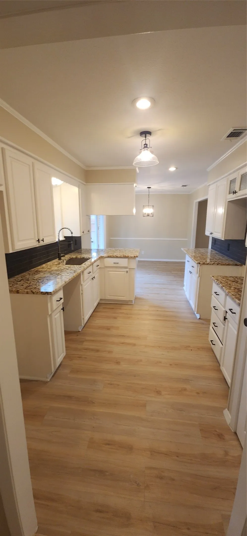 Single Family Residence For Sale in Hunt County , 2821 Windy Drive, Commerce, Texas 75428, 3 Bedroom, 2 Bathroom, 2 Garage spaces, 1,763 Sqft, built in 1974, mls#21253862, Real Estate Agent in Commerce, Homes For Sale in Hunt county, Homes For Sale in Commerce, Realtor in Commerce Texas, Real Estate Brokerage Independent Realty Texas, Luminita Cordes Realtor