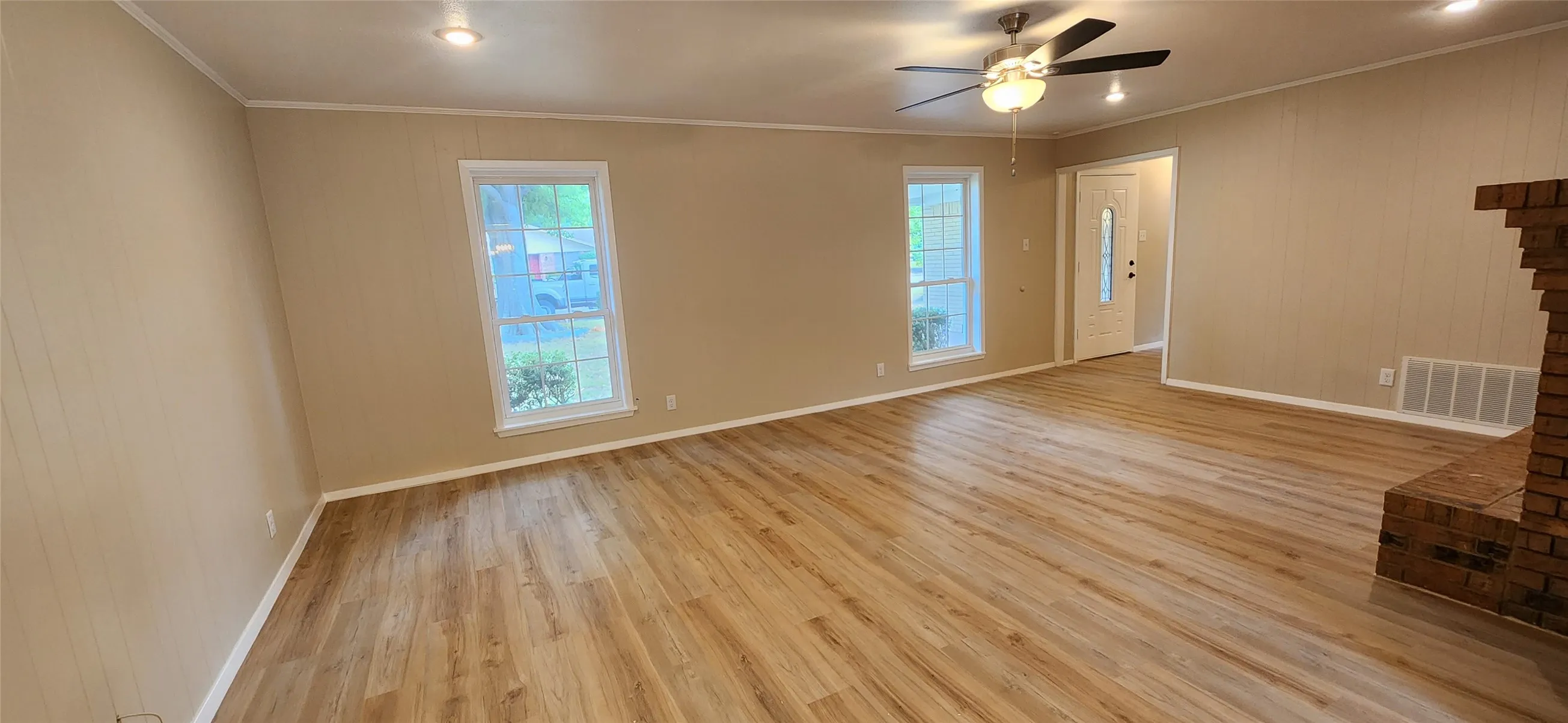 Single Family Residence For Sale in Hunt County , 2821 Windy Drive, Commerce, Texas 75428, 3 Bedroom, 2 Bathroom, 2 Garage spaces, 1,763 Sqft, built in 1974, mls#21253862, Real Estate Agent in Commerce, Homes For Sale in Hunt county, Homes For Sale in Commerce, Realtor in Commerce Texas, Real Estate Brokerage Independent Realty Texas, Luminita Cordes Realtor