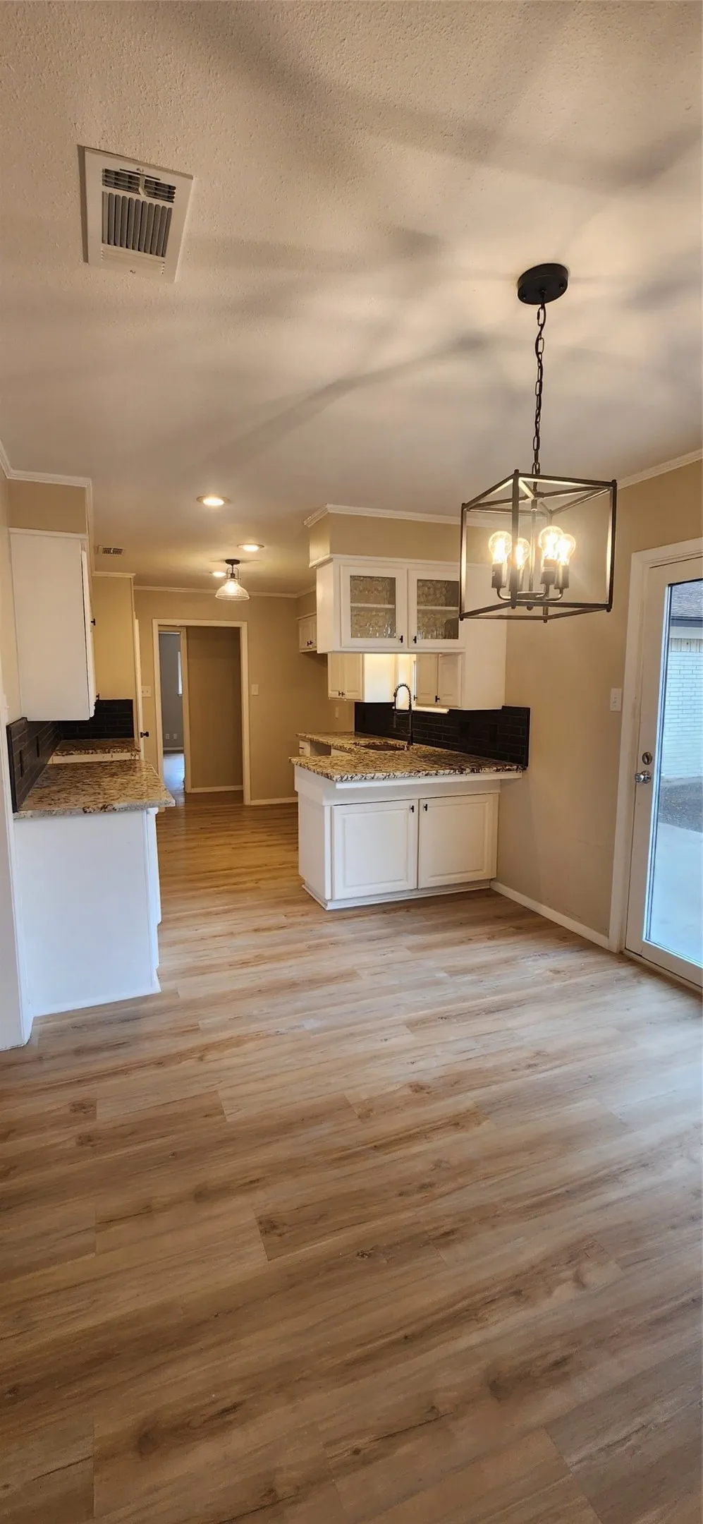 Single Family Residence For Sale in Hunt County , 2821 Windy Drive, Commerce, Texas 75428, 3 Bedroom, 2 Bathroom, 2 Garage spaces, 1,763 Sqft, built in 1974, mls#21253862, Real Estate Agent in Commerce, Homes For Sale in Hunt county, Homes For Sale in Commerce, Realtor in Commerce Texas, Real Estate Brokerage Independent Realty Texas, Luminita Cordes Realtor