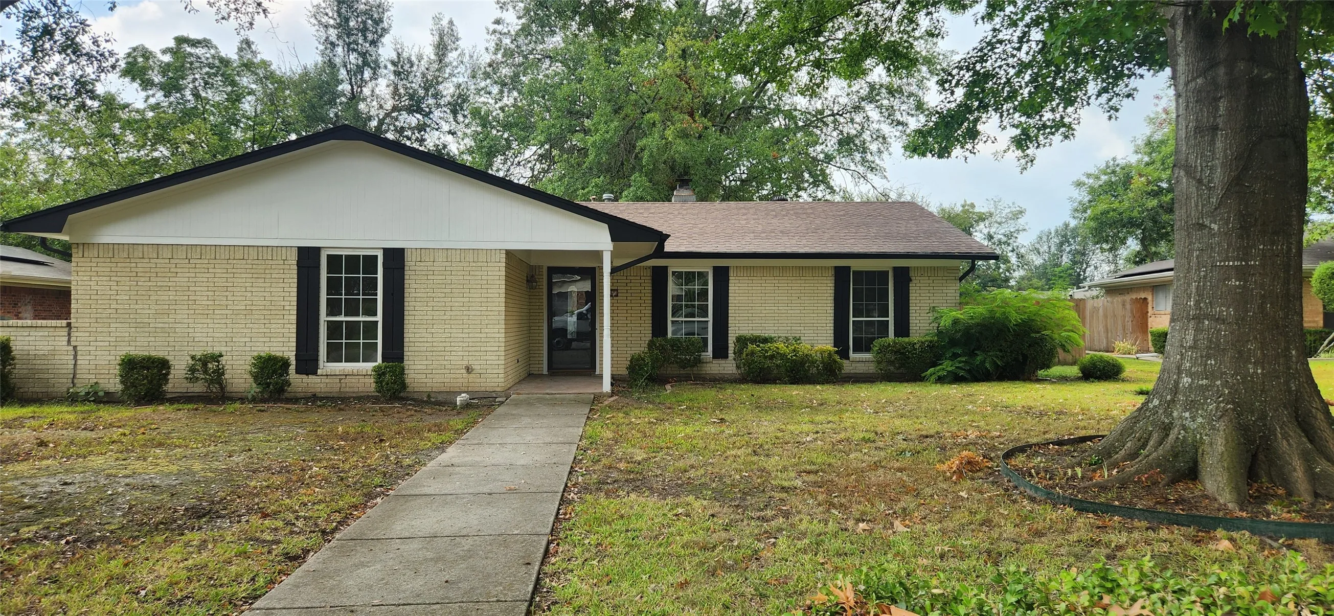 Single Family Residence For Sale in Hunt County , 2821 Windy Drive, Commerce, Texas 75428, 3 Bedroom, 2 Bathroom, 2 Garage spaces, 1,763 Sqft, built in 1974, mls#21253862, Real Estate Agent in Commerce, Homes For Sale in Hunt county, Homes For Sale in Commerce, Realtor in Commerce Texas, Real Estate Brokerage Independent Realty Texas, Luminita Cordes Realtor