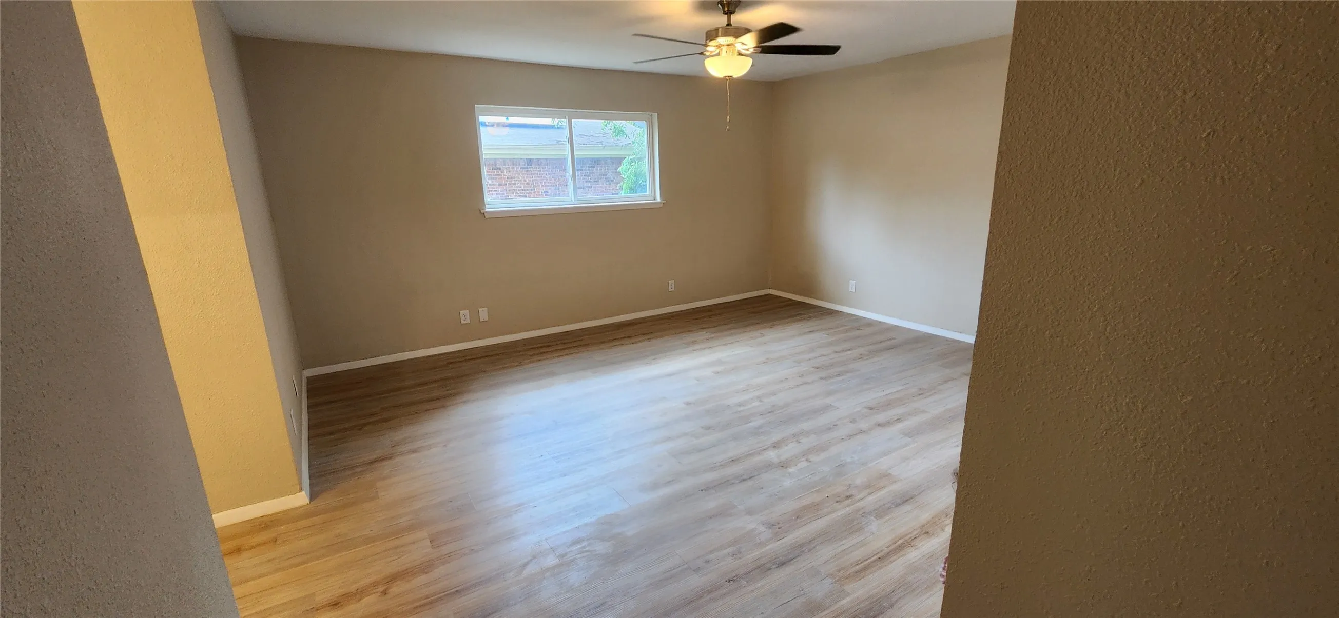 Single Family Residence For Sale in Hunt County , 2821 Windy Drive, Commerce, Texas 75428, 3 Bedroom, 2 Bathroom, 2 Garage spaces, 1,763 Sqft, built in 1974, mls#21253862, Real Estate Agent in Commerce, Homes For Sale in Hunt county, Homes For Sale in Commerce, Realtor in Commerce Texas, Real Estate Brokerage Independent Realty Texas, Luminita Cordes Realtor