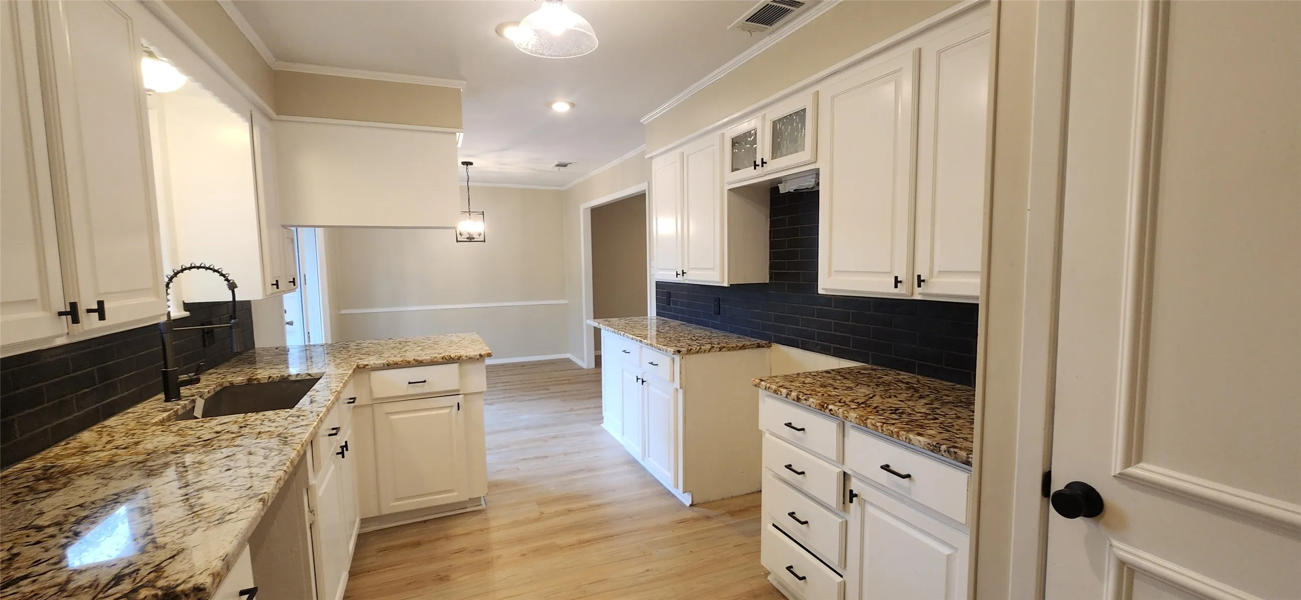 Single Family Residence For Sale in Hunt County , 2821 Windy Drive, Commerce, Texas 75428, 3 Bedroom, 2 Bathroom, 2 Garage spaces, 1,763 Sqft, built in 1974, mls#21253862, Real Estate Agent in Commerce, Homes For Sale in Hunt county, Homes For Sale in Commerce, Realtor in Commerce Texas, Real Estate Brokerage Independent Realty Texas, Luminita Cordes Realtor