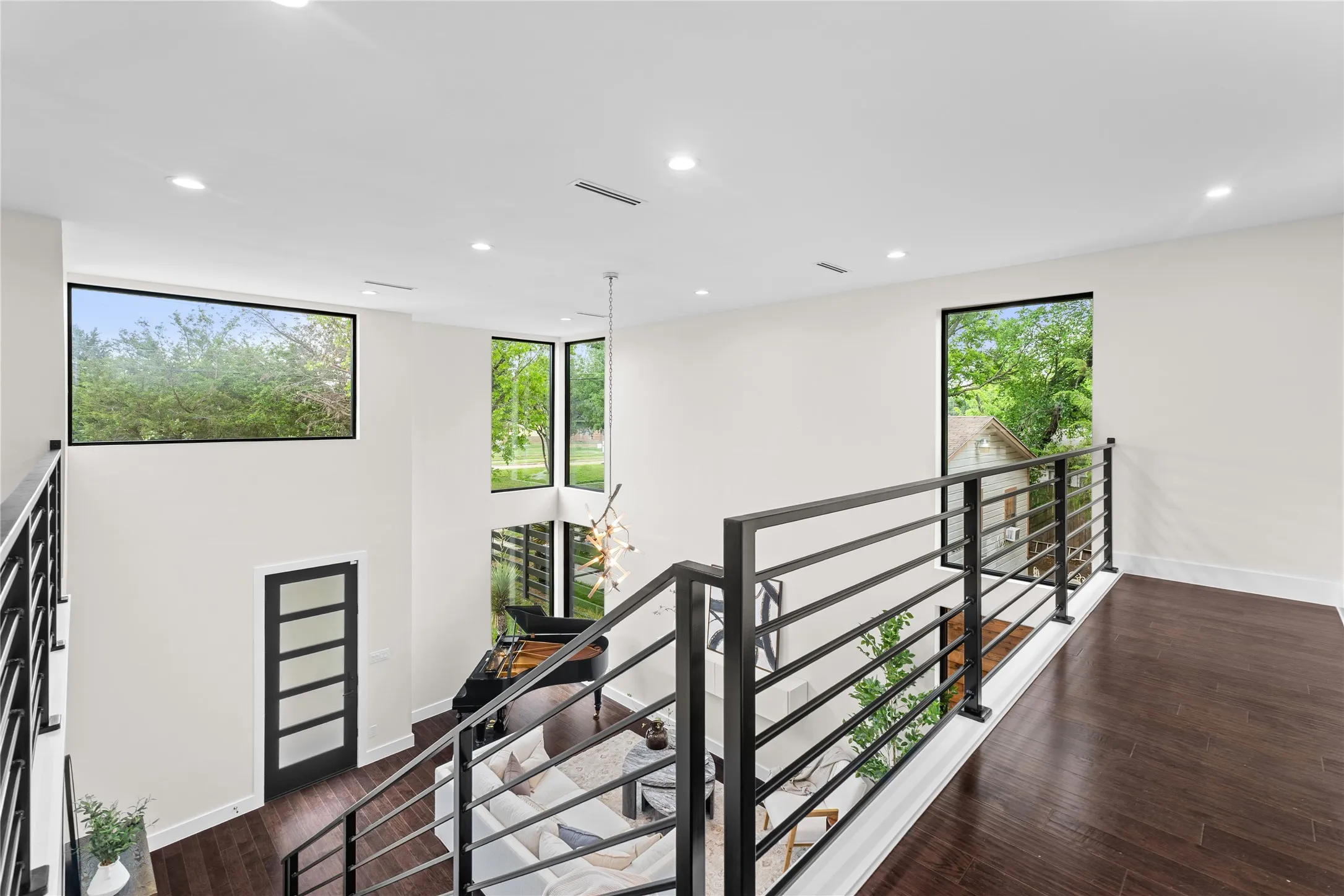 Single Family Residence For Sale in Dallas County , 3321 Coronet Boulevard, Dallas, Texas 75212, 5 Bedroom, 6 Bathroom, 2 Garage spaces, 3,675 Sqft, built in 2024, New Construction - Complete, mls#21251131, Real Estate Agent in Dallas, Homes For Sale in Dallas county, Homes For Sale in Dallas, Realtor in Dallas Texas, Real Estate Brokerage Independent Realty Texas, Luminita Cordes Realtor