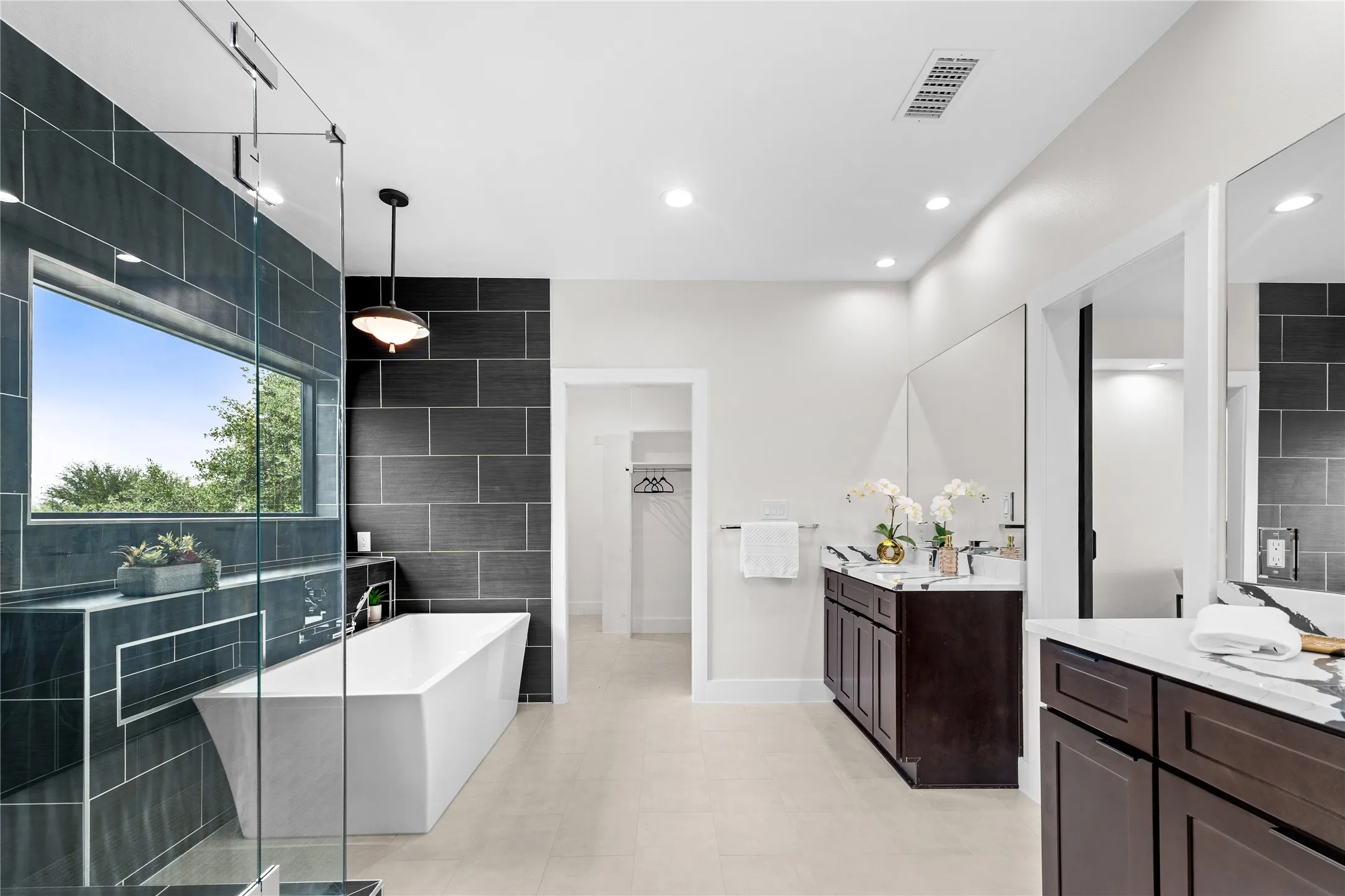 Single Family Residence For Sale in Dallas County , 3321 Coronet Boulevard, Dallas, Texas 75212, 5 Bedroom, 6 Bathroom, 2 Garage spaces, 3,675 Sqft, built in 2024, New Construction - Complete, mls#21251131, Real Estate Agent in Dallas, Homes For Sale in Dallas county, Homes For Sale in Dallas, Realtor in Dallas Texas, Real Estate Brokerage Independent Realty Texas, Luminita Cordes Realtor