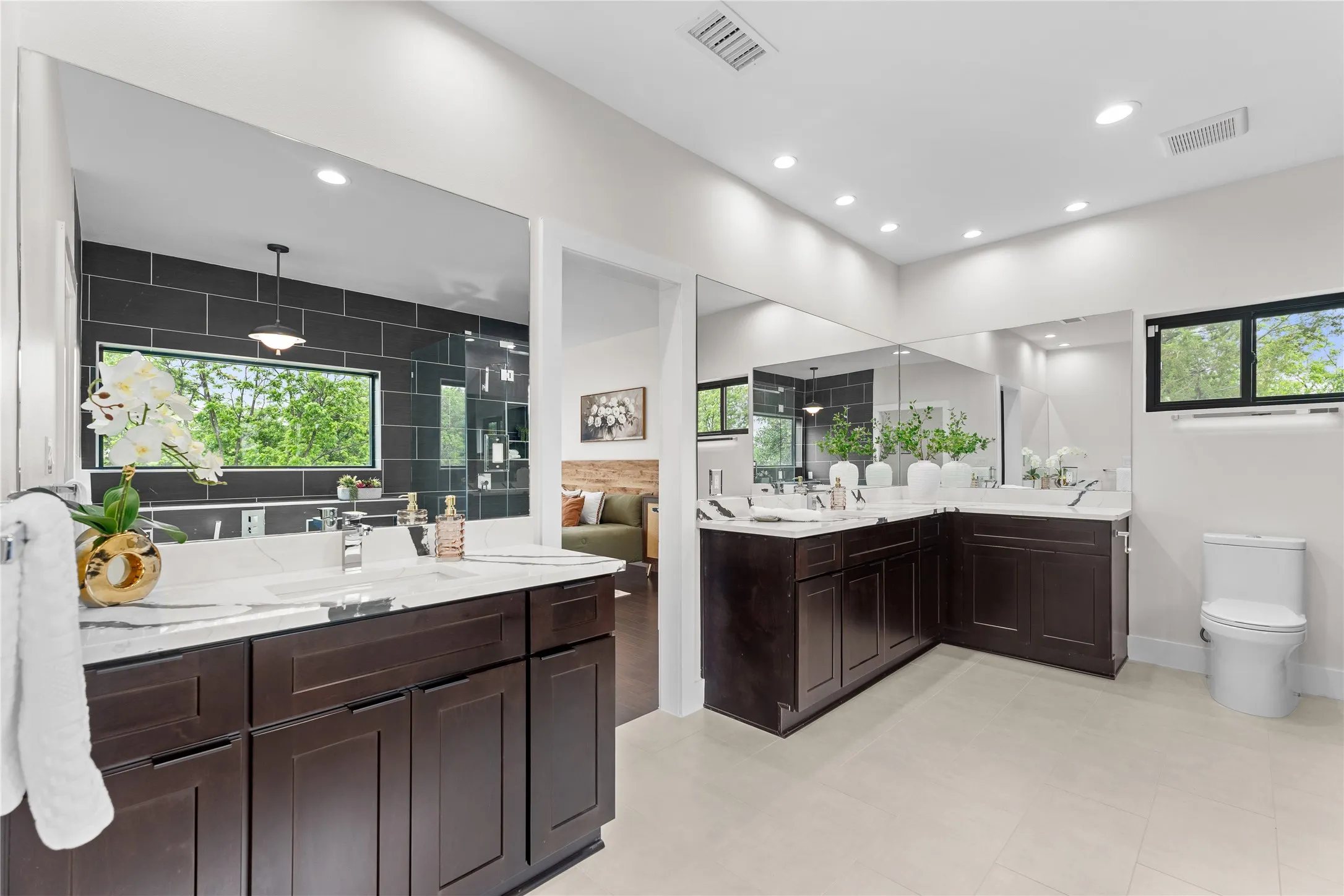 Single Family Residence For Sale in Dallas County , 3321 Coronet Boulevard, Dallas, Texas 75212, 5 Bedroom, 6 Bathroom, 2 Garage spaces, 3,675 Sqft, built in 2024, New Construction - Complete, mls#21251131, Real Estate Agent in Dallas, Homes For Sale in Dallas county, Homes For Sale in Dallas, Realtor in Dallas Texas, Real Estate Brokerage Independent Realty Texas, Luminita Cordes Realtor