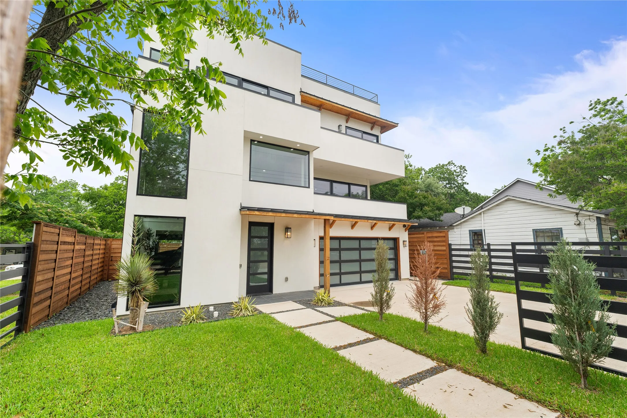 Single Family Residence For Sale in Dallas County , 3321 Coronet Boulevard, Dallas, Texas 75212, 5 Bedroom, 6 Bathroom, 2 Garage spaces, 3,675 Sqft, built in 2024, New Construction - Complete, mls#21251131, Real Estate Agent in Dallas, Homes For Sale in Dallas county, Homes For Sale in Dallas, Realtor in Dallas Texas, Real Estate Brokerage Independent Realty Texas, Luminita Cordes Realtor