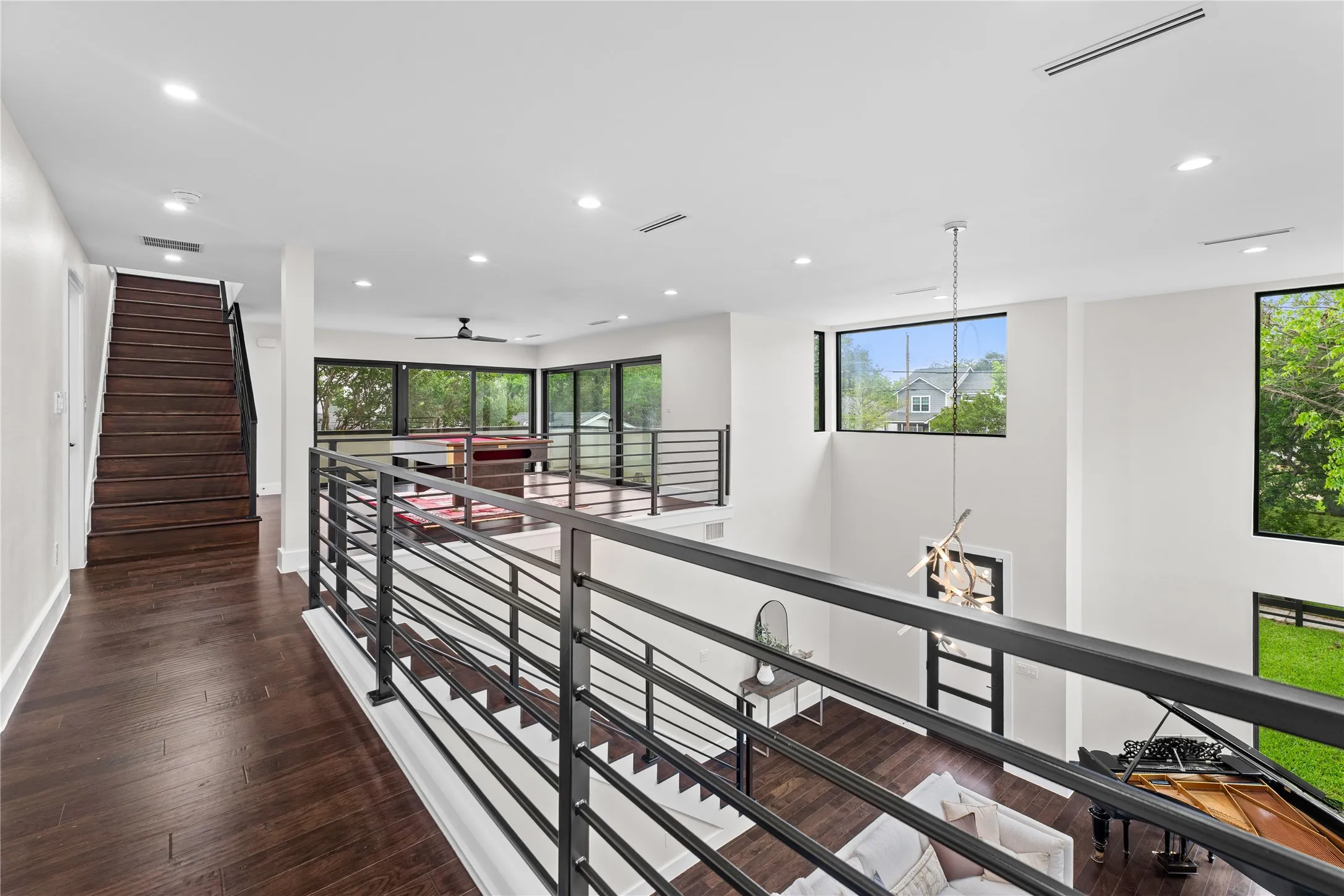 Single Family Residence For Sale in Dallas County , 3321 Coronet Boulevard, Dallas, Texas 75212, 5 Bedroom, 6 Bathroom, 2 Garage spaces, 3,675 Sqft, built in 2024, New Construction - Complete, mls#21251131, Real Estate Agent in Dallas, Homes For Sale in Dallas county, Homes For Sale in Dallas, Realtor in Dallas Texas, Real Estate Brokerage Independent Realty Texas, Luminita Cordes Realtor