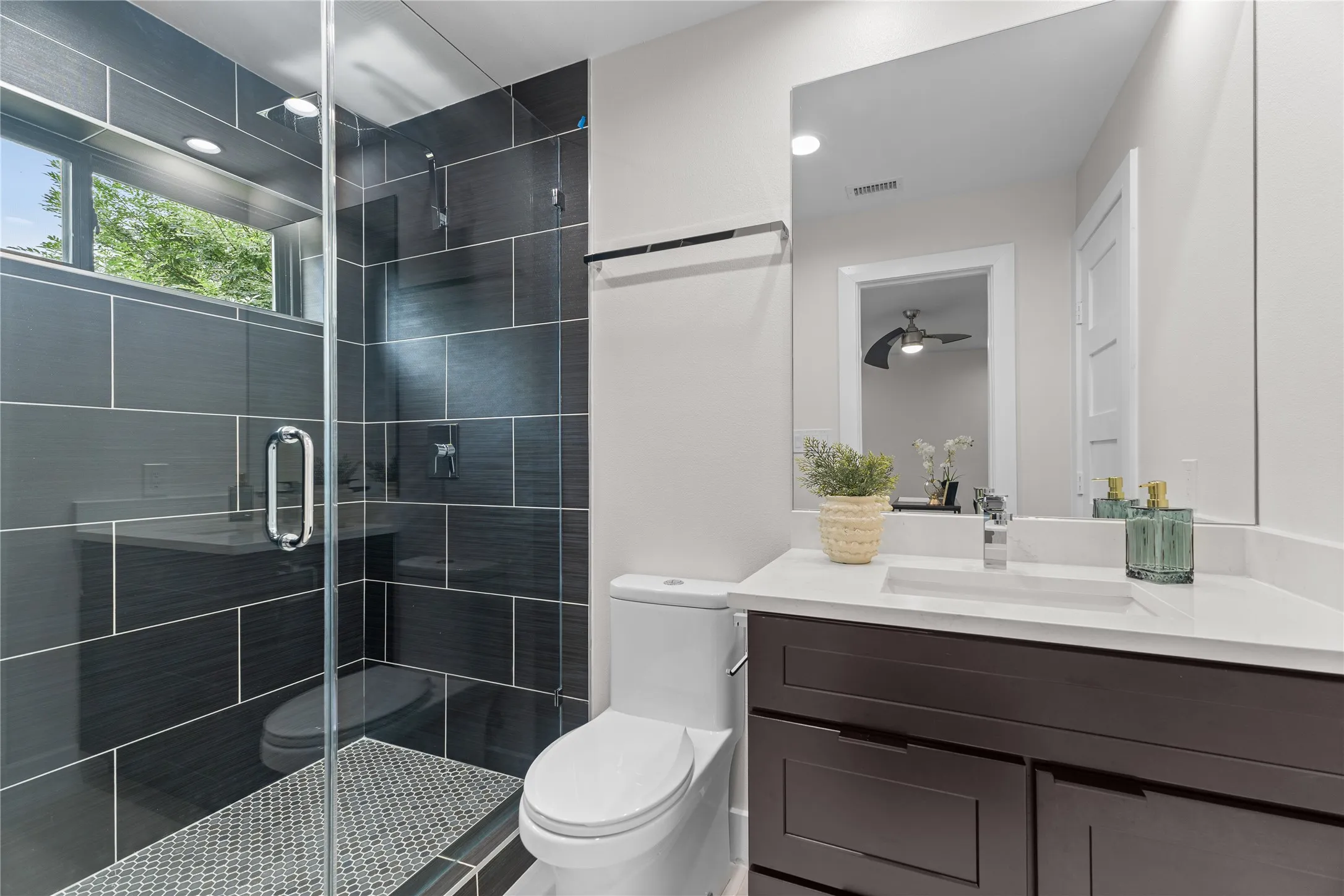 Single Family Residence For Sale in Dallas County , 3321 Coronet Boulevard, Dallas, Texas 75212, 5 Bedroom, 6 Bathroom, 2 Garage spaces, 3,675 Sqft, built in 2024, New Construction - Complete, mls#21251131, Real Estate Agent in Dallas, Homes For Sale in Dallas county, Homes For Sale in Dallas, Realtor in Dallas Texas, Real Estate Brokerage Independent Realty Texas, Luminita Cordes Realtor