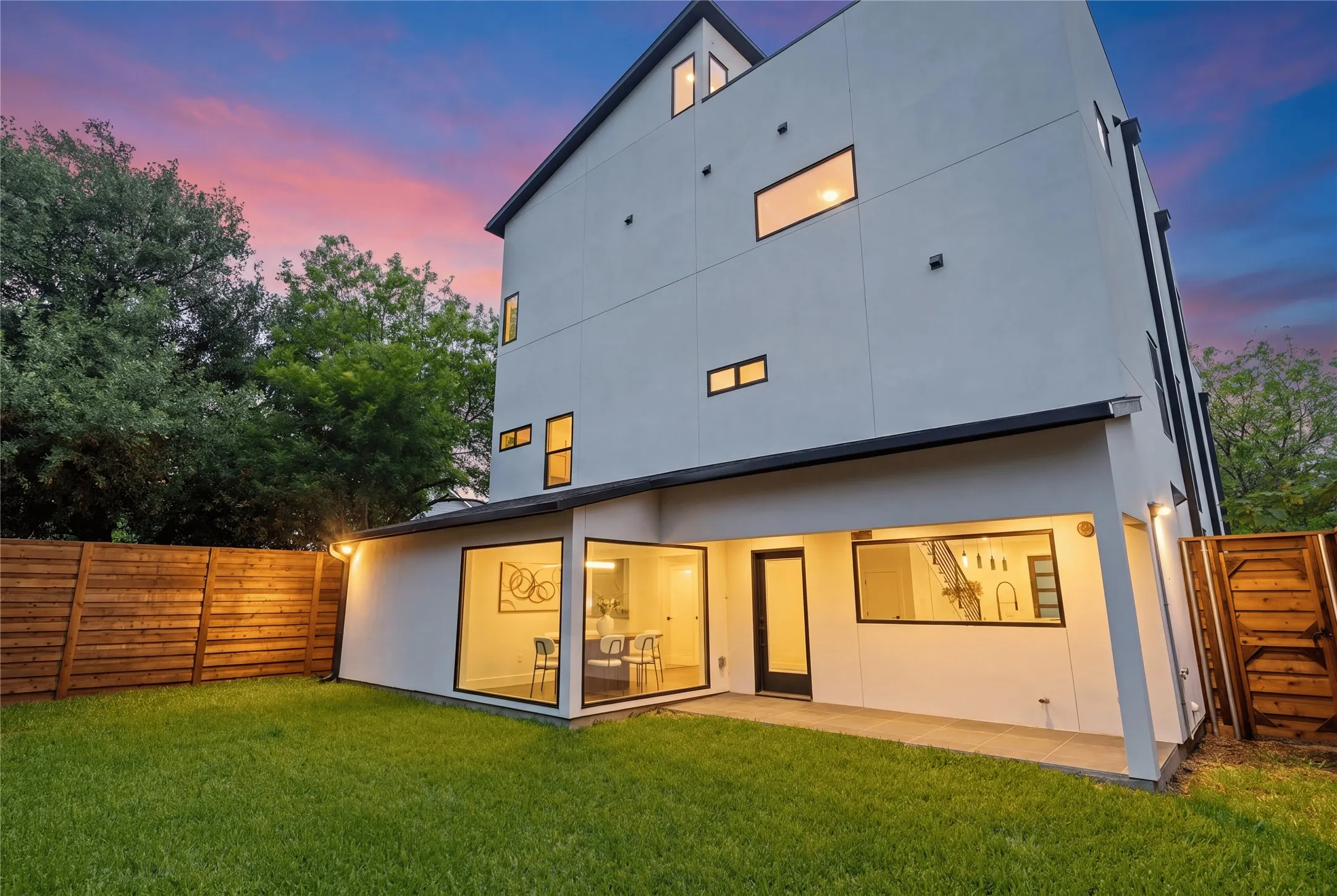 Single Family Residence For Sale in Dallas County , 3321 Coronet Boulevard, Dallas, Texas 75212, 5 Bedroom, 6 Bathroom, 2 Garage spaces, 3,675 Sqft, built in 2024, New Construction - Complete, mls#21251131, Real Estate Agent in Dallas, Homes For Sale in Dallas county, Homes For Sale in Dallas, Realtor in Dallas Texas, Real Estate Brokerage Independent Realty Texas, Luminita Cordes Realtor