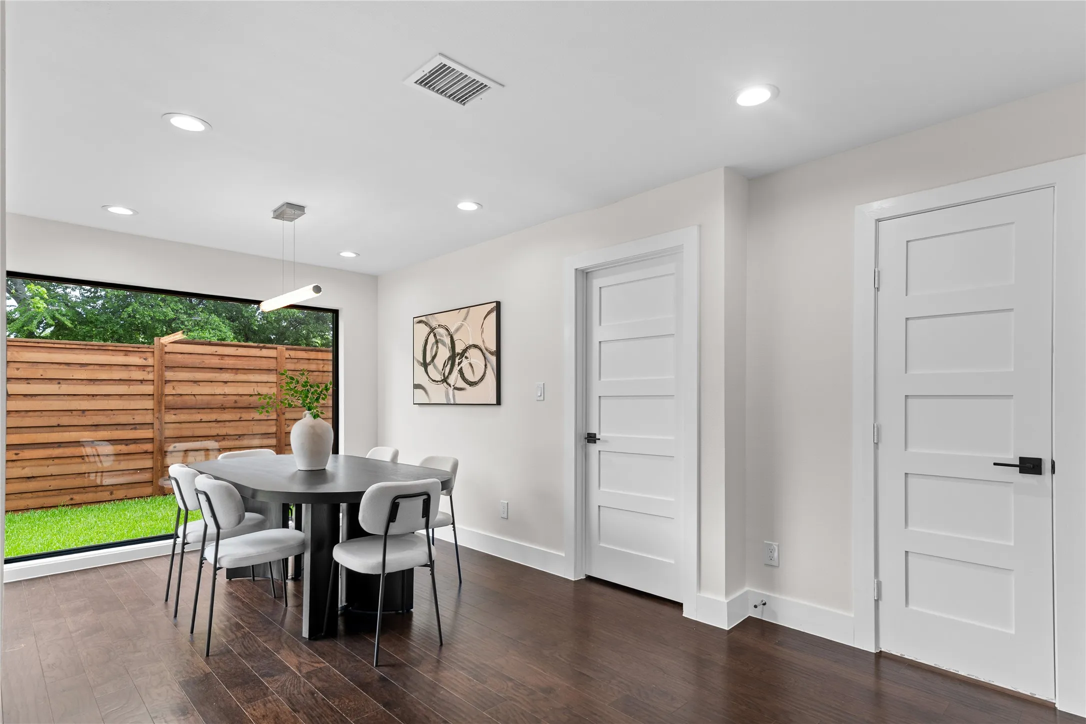 Single Family Residence For Sale in Dallas County , 3321 Coronet Boulevard, Dallas, Texas 75212, 5 Bedroom, 6 Bathroom, 2 Garage spaces, 3,675 Sqft, built in 2024, New Construction - Complete, mls#21251131, Real Estate Agent in Dallas, Homes For Sale in Dallas county, Homes For Sale in Dallas, Realtor in Dallas Texas, Real Estate Brokerage Independent Realty Texas, Luminita Cordes Realtor