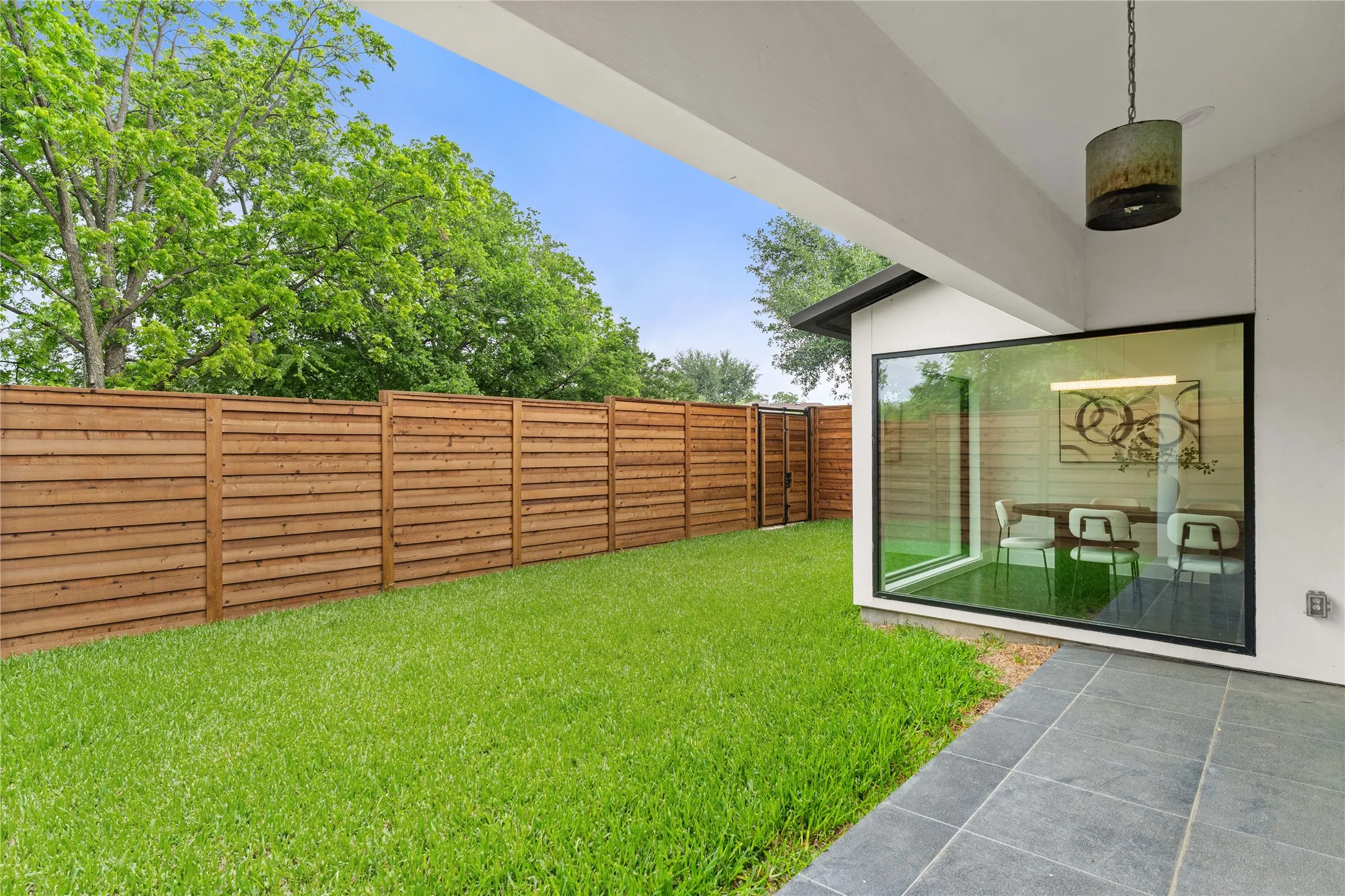 Single Family Residence For Sale in Dallas County , 3321 Coronet Boulevard, Dallas, Texas 75212, 5 Bedroom, 6 Bathroom, 2 Garage spaces, 3,675 Sqft, built in 2024, New Construction - Complete, mls#21251131, Real Estate Agent in Dallas, Homes For Sale in Dallas county, Homes For Sale in Dallas, Realtor in Dallas Texas, Real Estate Brokerage Independent Realty Texas, Luminita Cordes Realtor