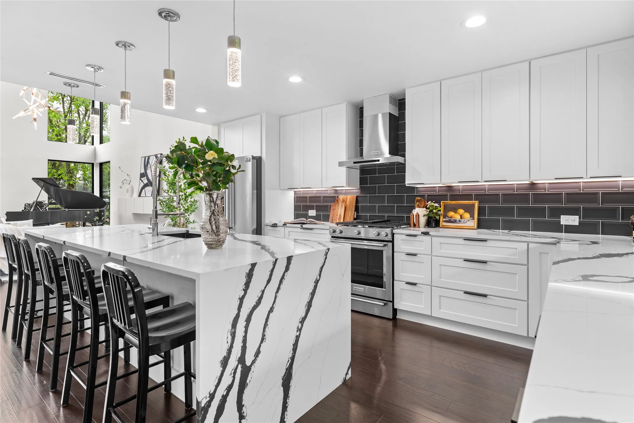 Single Family Residence For Sale in Dallas County , 3321 Coronet Boulevard, Dallas, Texas 75212, 5 Bedroom, 6 Bathroom, 2 Garage spaces, 3,675 Sqft, built in 2024, New Construction - Complete, mls#21251131, Real Estate Agent in Dallas, Homes For Sale in Dallas county, Homes For Sale in Dallas, Realtor in Dallas Texas, Real Estate Brokerage Independent Realty Texas, Luminita Cordes Realtor