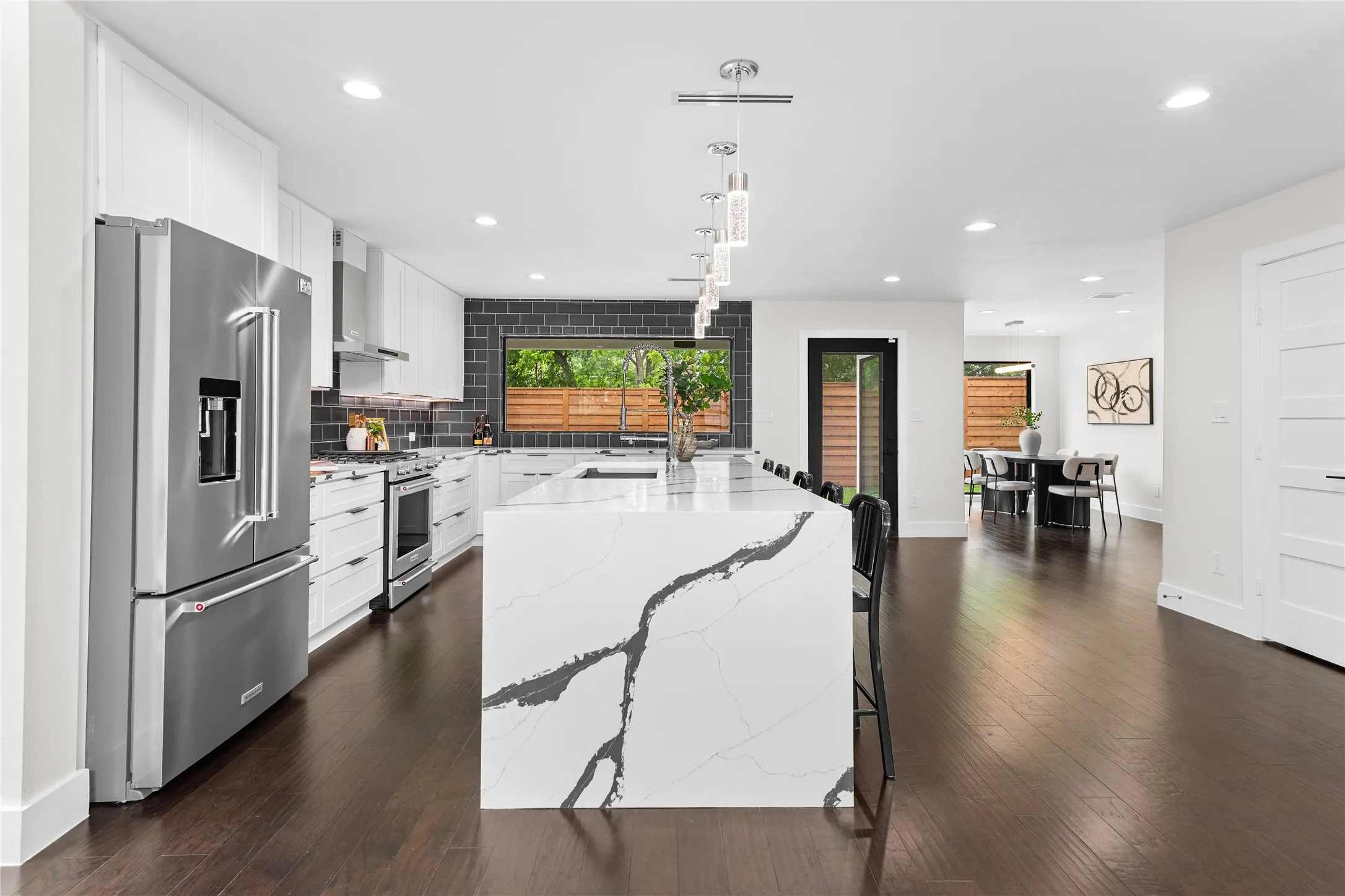 Single Family Residence For Sale in Dallas County , 3321 Coronet Boulevard, Dallas, Texas 75212, 5 Bedroom, 6 Bathroom, 2 Garage spaces, 3,675 Sqft, built in 2024, New Construction - Complete, mls#21251131, Real Estate Agent in Dallas, Homes For Sale in Dallas county, Homes For Sale in Dallas, Realtor in Dallas Texas, Real Estate Brokerage Independent Realty Texas, Luminita Cordes Realtor