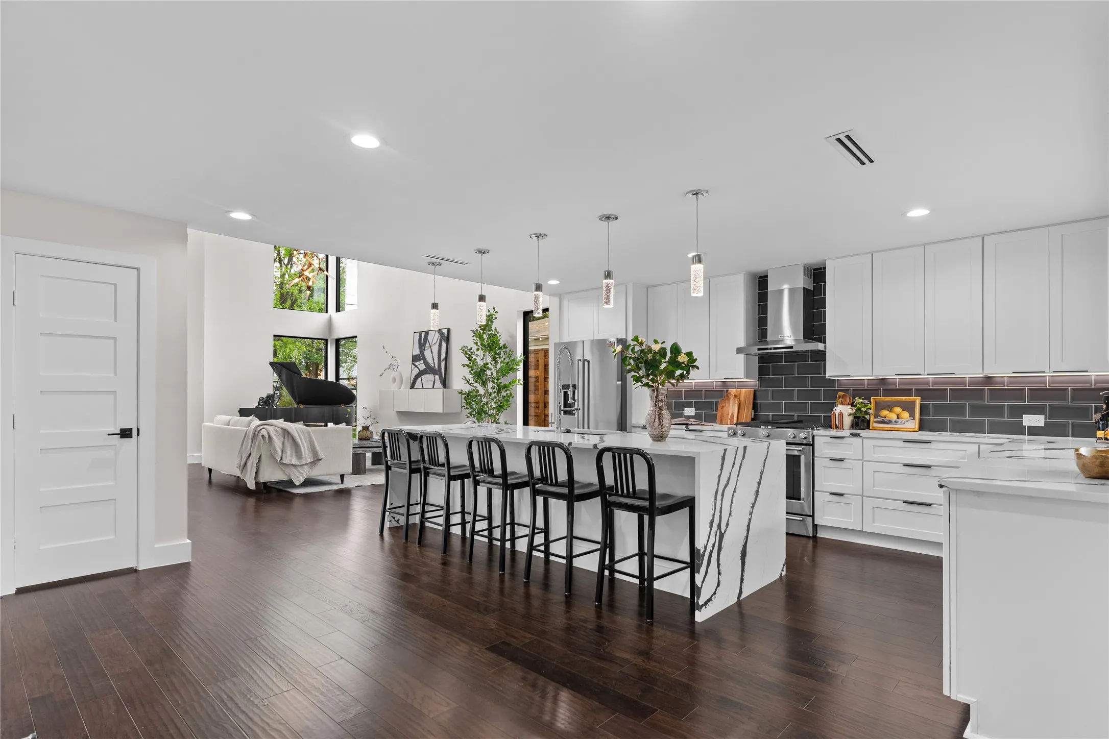 Single Family Residence For Sale in Dallas County , 3321 Coronet Boulevard, Dallas, Texas 75212, 5 Bedroom, 6 Bathroom, 2 Garage spaces, 3,675 Sqft, built in 2024, New Construction - Complete, mls#21251131, Real Estate Agent in Dallas, Homes For Sale in Dallas county, Homes For Sale in Dallas, Realtor in Dallas Texas, Real Estate Brokerage Independent Realty Texas, Luminita Cordes Realtor