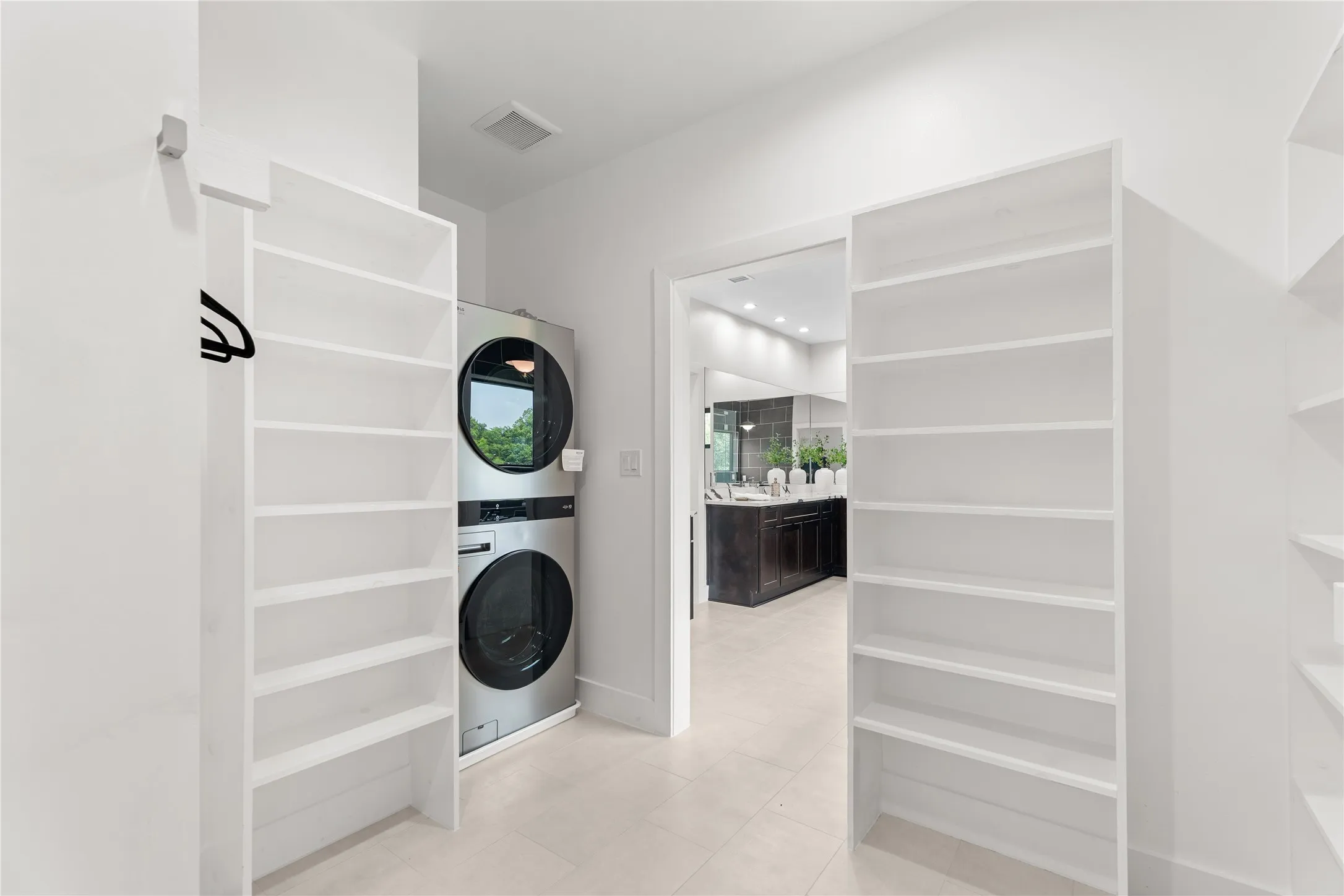 Single Family Residence For Sale in Dallas County , 3321 Coronet Boulevard, Dallas, Texas 75212, 5 Bedroom, 6 Bathroom, 2 Garage spaces, 3,675 Sqft, built in 2024, New Construction - Complete, mls#21251131, Real Estate Agent in Dallas, Homes For Sale in Dallas county, Homes For Sale in Dallas, Realtor in Dallas Texas, Real Estate Brokerage Independent Realty Texas, Luminita Cordes Realtor