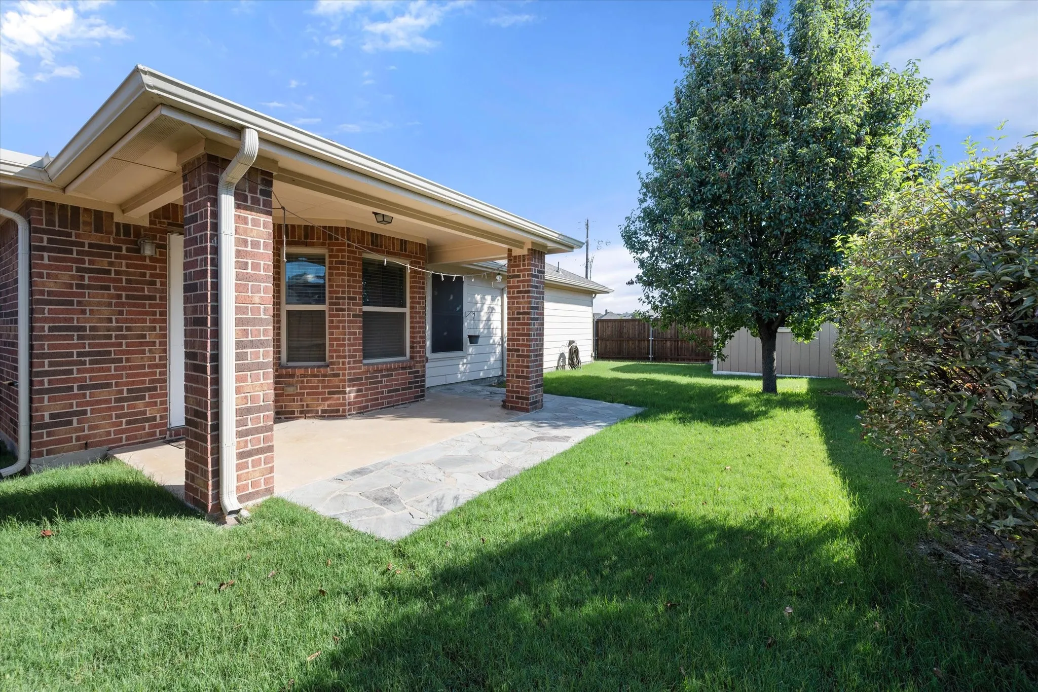 Single Family Residence For Sale in Denton County , 1001 Pigeon Hawk Drive, Little Elm, Texas 75068, 4 Bedroom, 2 Bathroom, 2 Garage spaces, 2,028 Sqft, built in 2012, mls#21249337, Real Estate Agent in Little Elm, Homes For Sale in Denton county, Homes For Sale in Little Elm, Realtor in Little Elm Texas, Real Estate Brokerage Independent Realty Texas, Luminita Cordes Realtor