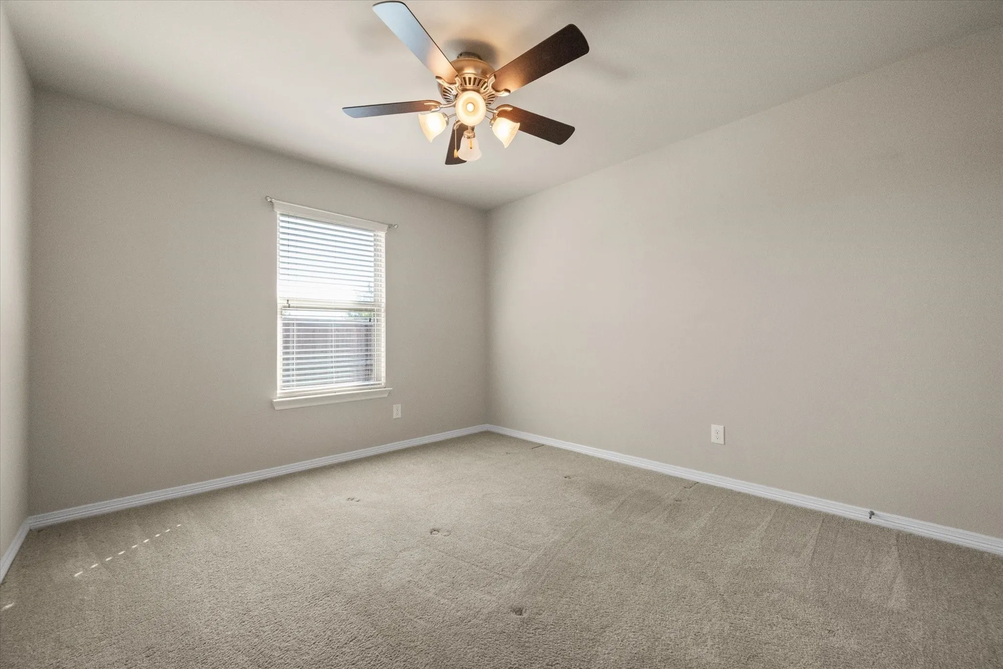 Single Family Residence For Sale in Denton County , 1001 Pigeon Hawk Drive, Little Elm, Texas 75068, 4 Bedroom, 2 Bathroom, 2 Garage spaces, 2,028 Sqft, built in 2012, mls#21249337, Real Estate Agent in Little Elm, Homes For Sale in Denton county, Homes For Sale in Little Elm, Realtor in Little Elm Texas, Real Estate Brokerage Independent Realty Texas, Luminita Cordes Realtor