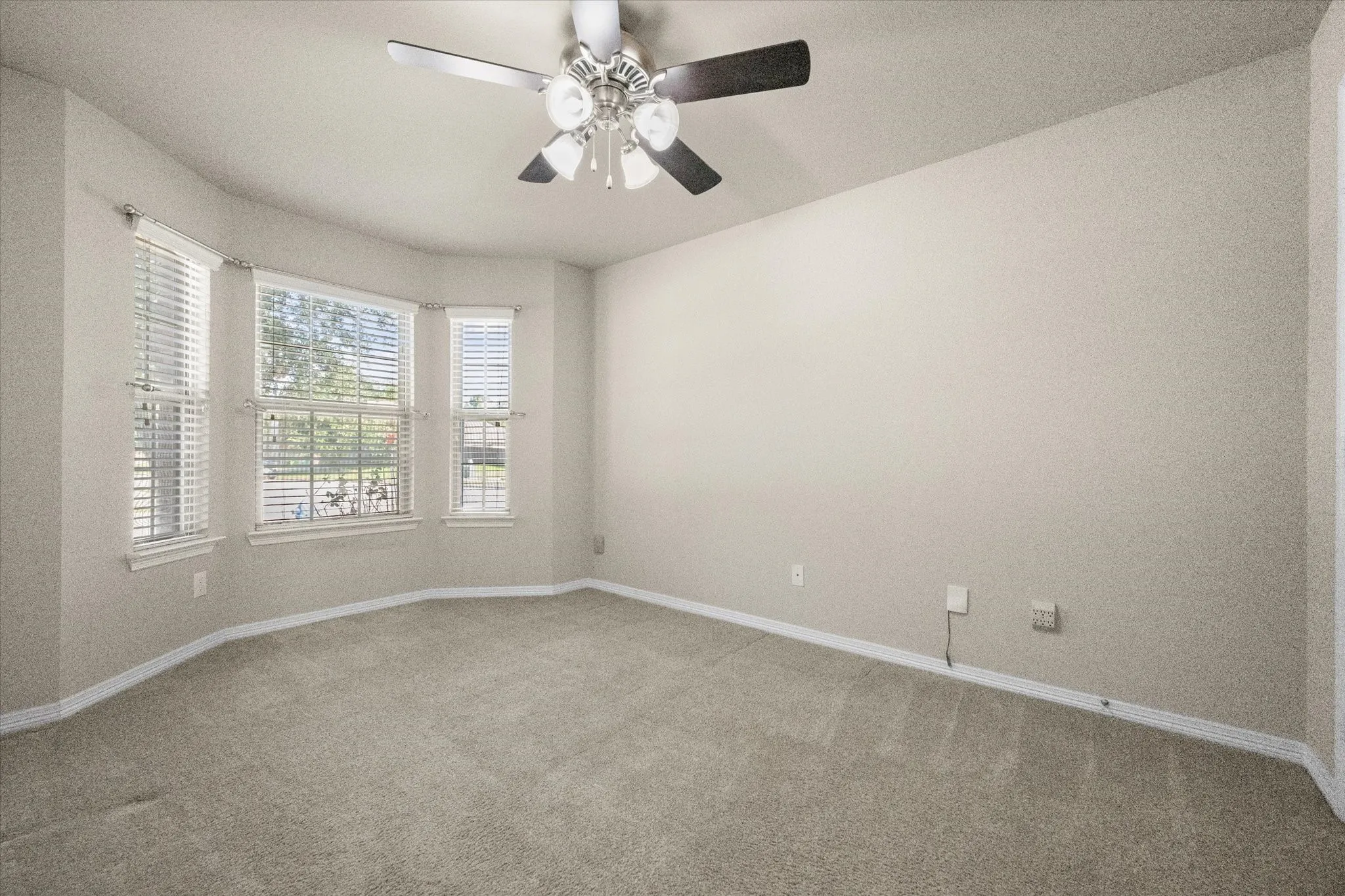 Single Family Residence For Sale in Denton County , 1001 Pigeon Hawk Drive, Little Elm, Texas 75068, 4 Bedroom, 2 Bathroom, 2 Garage spaces, 2,028 Sqft, built in 2012, mls#21249337, Real Estate Agent in Little Elm, Homes For Sale in Denton county, Homes For Sale in Little Elm, Realtor in Little Elm Texas, Real Estate Brokerage Independent Realty Texas, Luminita Cordes Realtor