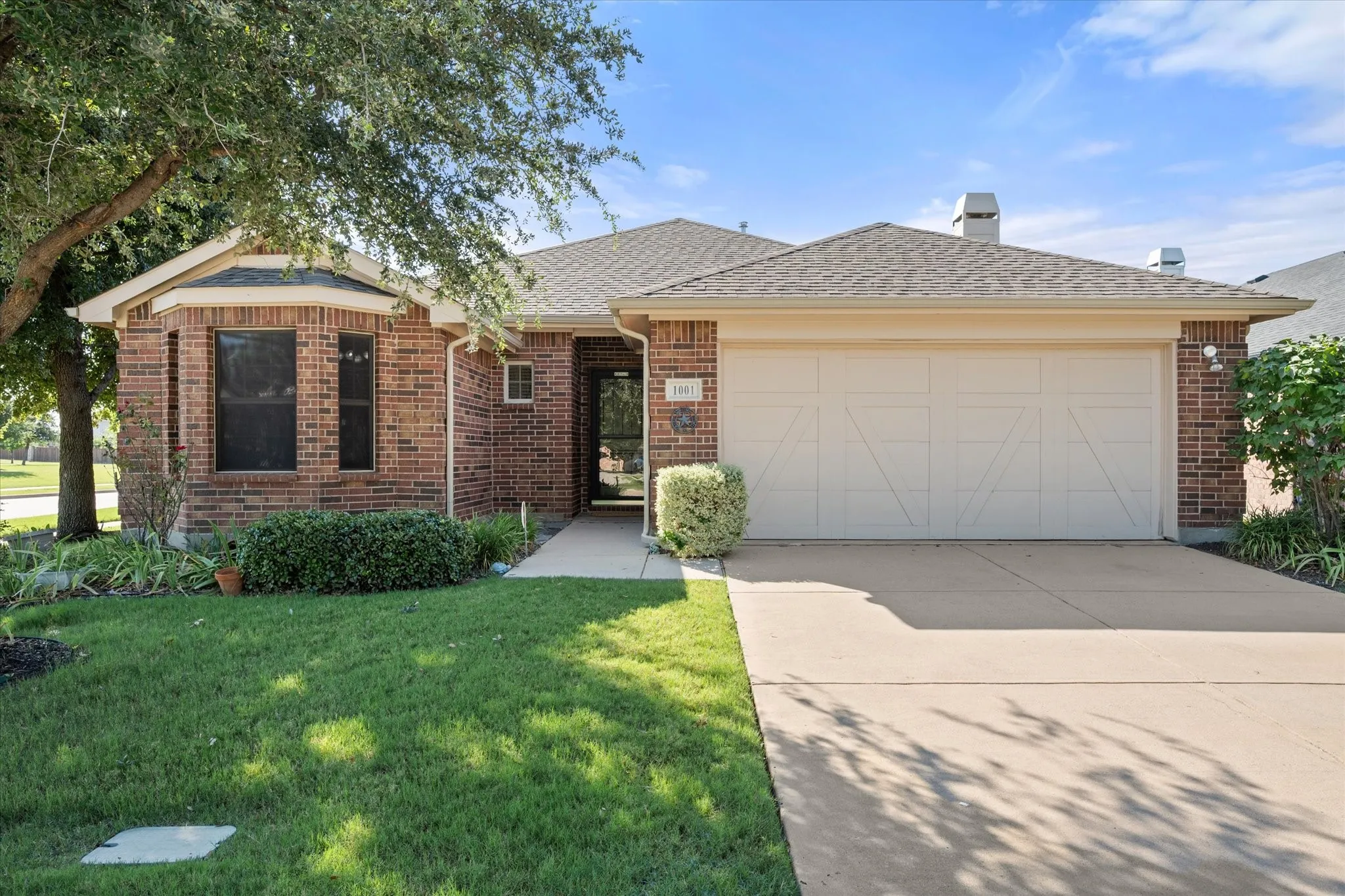 Single Family Residence For Sale in Denton County , 1001 Pigeon Hawk Drive, Little Elm, Texas 75068, 4 Bedroom, 2 Bathroom, 2 Garage spaces, 2,028 Sqft, built in 2012, mls#21249337, Real Estate Agent in Little Elm, Homes For Sale in Denton county, Homes For Sale in Little Elm, Realtor in Little Elm Texas, Real Estate Brokerage Independent Realty Texas, Luminita Cordes Realtor