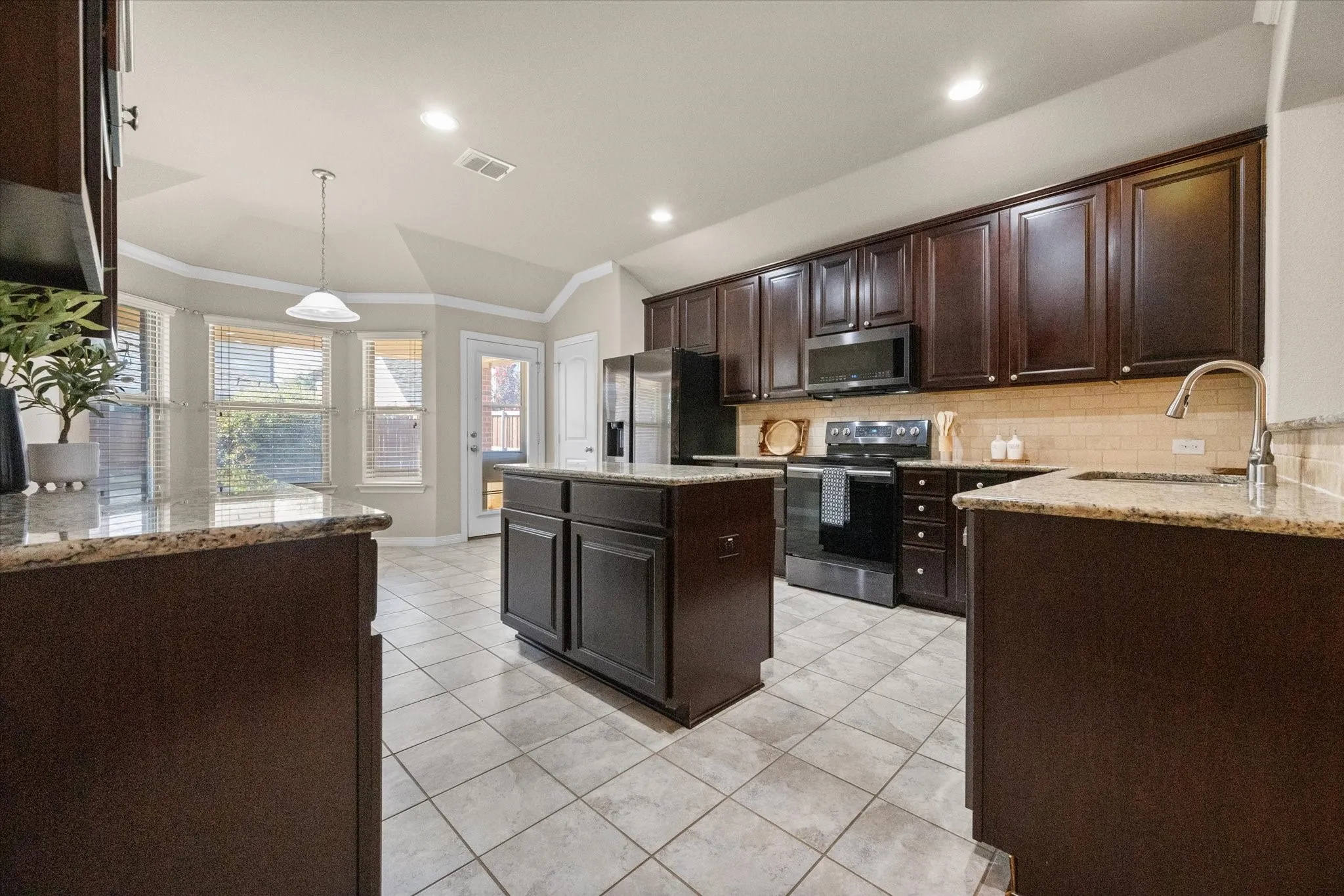 Single Family Residence For Sale in Denton County , 1001 Pigeon Hawk Drive, Little Elm, Texas 75068, 4 Bedroom, 2 Bathroom, 2 Garage spaces, 2,028 Sqft, built in 2012, mls#21249337, Real Estate Agent in Little Elm, Homes For Sale in Denton county, Homes For Sale in Little Elm, Realtor in Little Elm Texas, Real Estate Brokerage Independent Realty Texas, Luminita Cordes Realtor