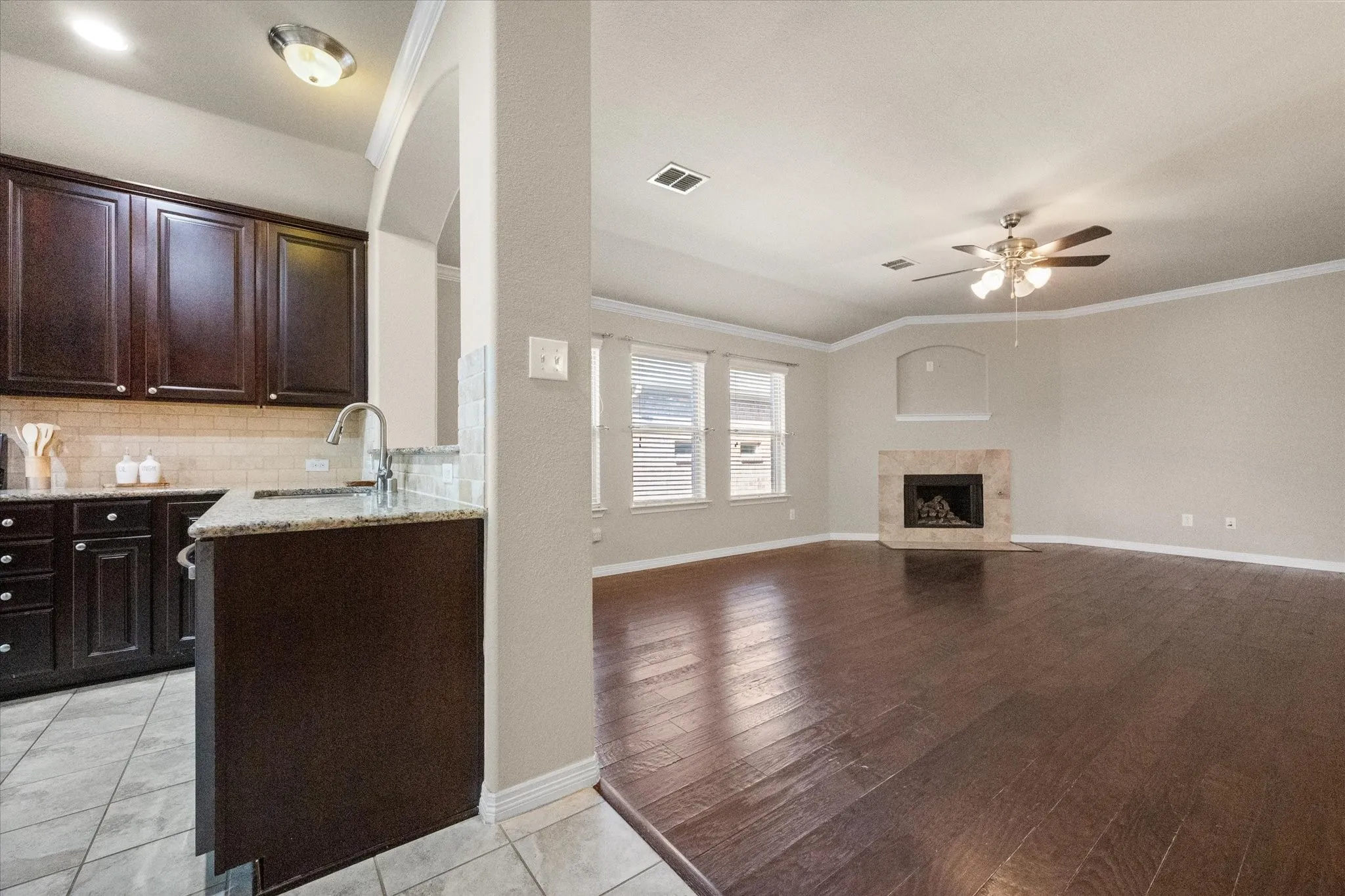 Single Family Residence For Sale in Denton County , 1001 Pigeon Hawk Drive, Little Elm, Texas 75068, 4 Bedroom, 2 Bathroom, 2 Garage spaces, 2,028 Sqft, built in 2012, mls#21249337, Real Estate Agent in Little Elm, Homes For Sale in Denton county, Homes For Sale in Little Elm, Realtor in Little Elm Texas, Real Estate Brokerage Independent Realty Texas, Luminita Cordes Realtor