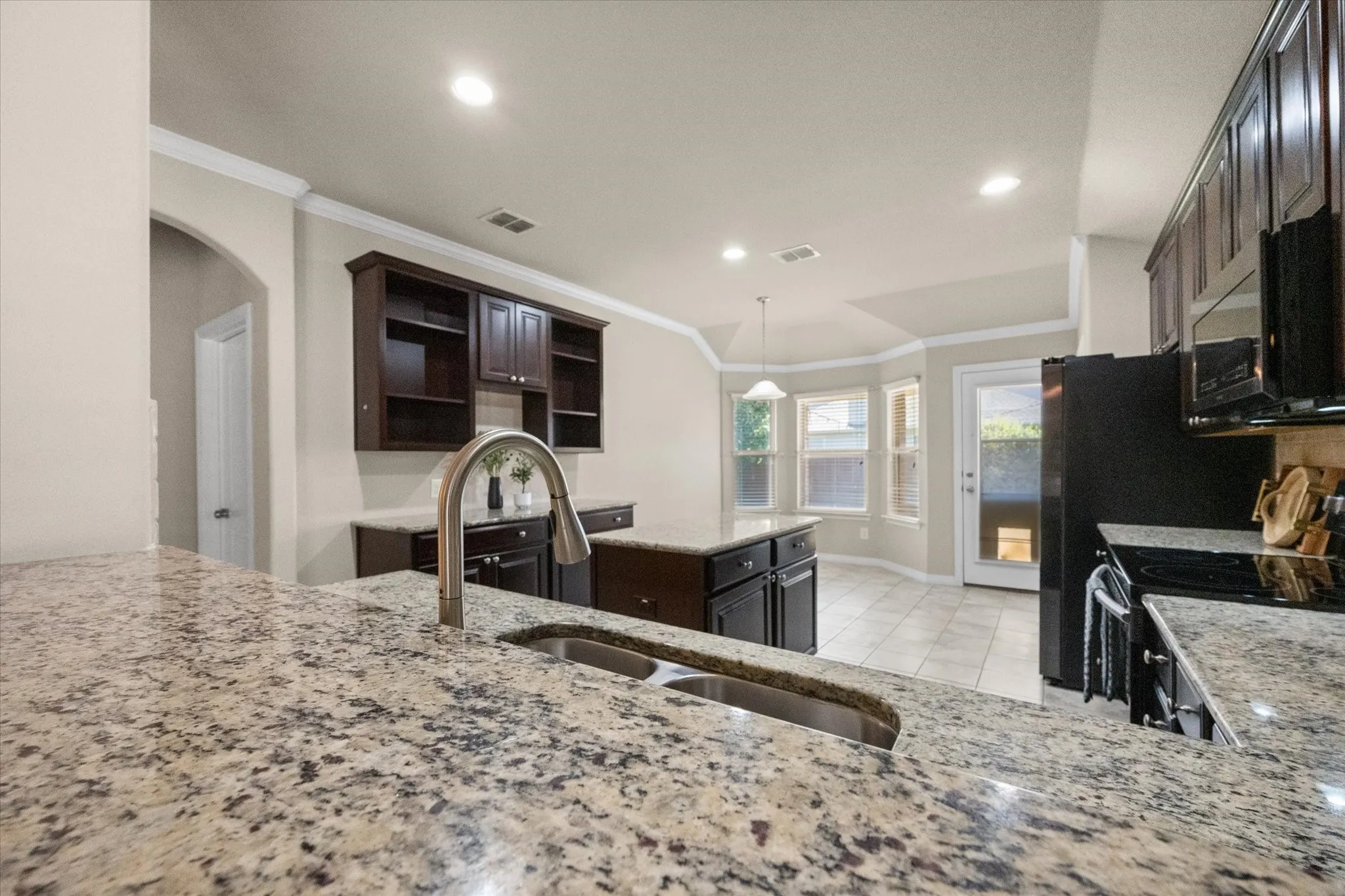 Single Family Residence For Sale in Denton County , 1001 Pigeon Hawk Drive, Little Elm, Texas 75068, 4 Bedroom, 2 Bathroom, 2 Garage spaces, 2,028 Sqft, built in 2012, mls#21249337, Real Estate Agent in Little Elm, Homes For Sale in Denton county, Homes For Sale in Little Elm, Realtor in Little Elm Texas, Real Estate Brokerage Independent Realty Texas, Luminita Cordes Realtor