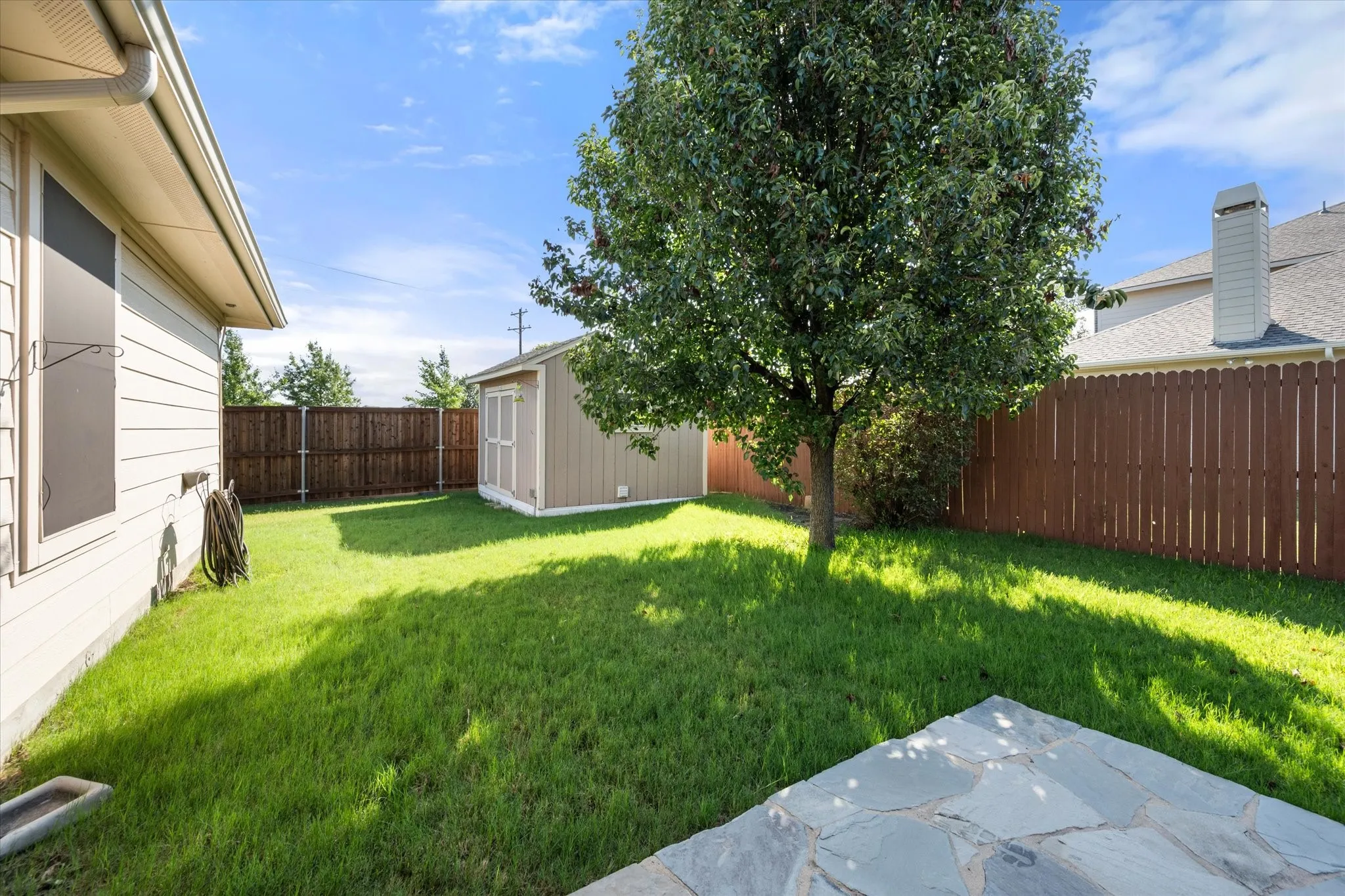 Single Family Residence For Sale in Denton County , 1001 Pigeon Hawk Drive, Little Elm, Texas 75068, 4 Bedroom, 2 Bathroom, 2 Garage spaces, 2,028 Sqft, built in 2012, mls#21249337, Real Estate Agent in Little Elm, Homes For Sale in Denton county, Homes For Sale in Little Elm, Realtor in Little Elm Texas, Real Estate Brokerage Independent Realty Texas, Luminita Cordes Realtor