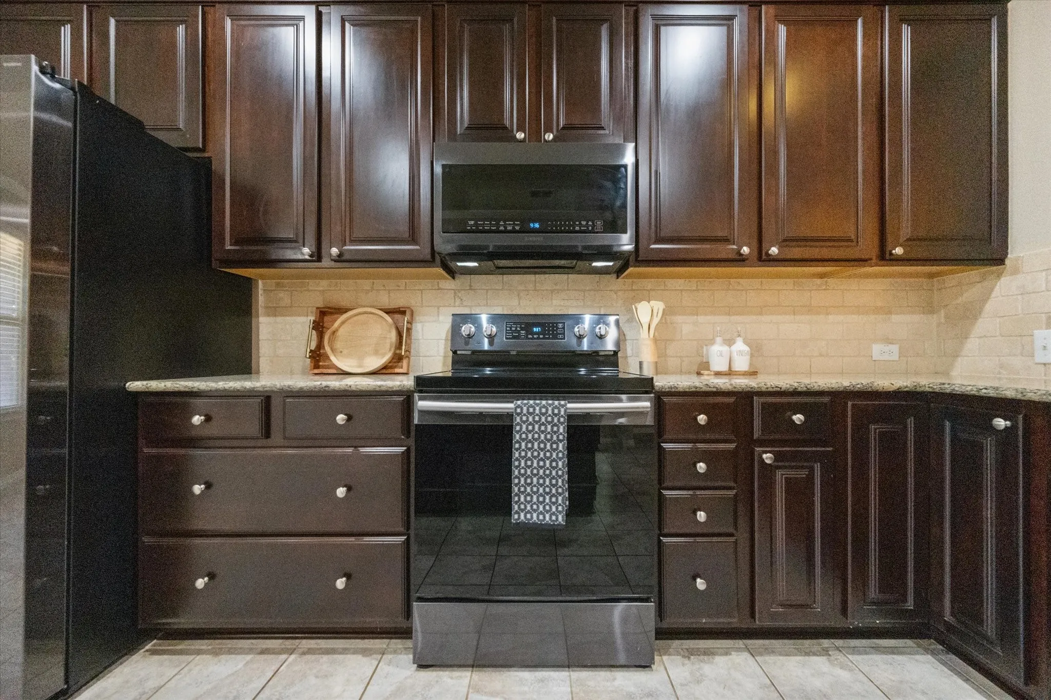 Single Family Residence For Sale in Denton County , 1001 Pigeon Hawk Drive, Little Elm, Texas 75068, 4 Bedroom, 2 Bathroom, 2 Garage spaces, 2,028 Sqft, built in 2012, mls#21249337, Real Estate Agent in Little Elm, Homes For Sale in Denton county, Homes For Sale in Little Elm, Realtor in Little Elm Texas, Real Estate Brokerage Independent Realty Texas, Luminita Cordes Realtor