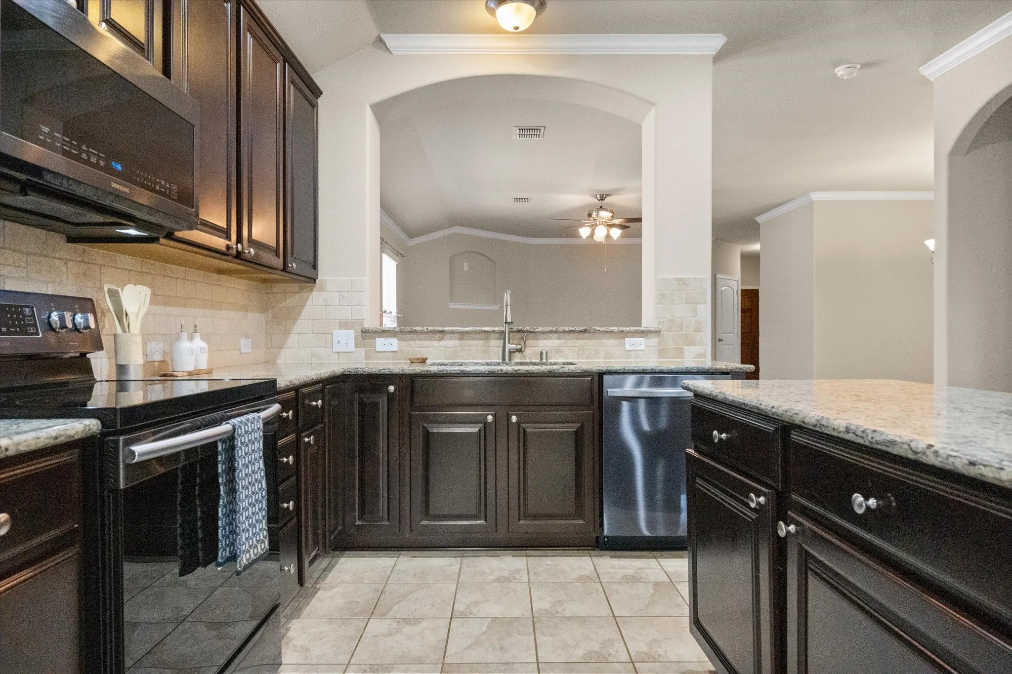 Single Family Residence For Sale in Denton County , 1001 Pigeon Hawk Drive, Little Elm, Texas 75068, 4 Bedroom, 2 Bathroom, 2 Garage spaces, 2,028 Sqft, built in 2012, mls#21249337, Real Estate Agent in Little Elm, Homes For Sale in Denton county, Homes For Sale in Little Elm, Realtor in Little Elm Texas, Real Estate Brokerage Independent Realty Texas, Luminita Cordes Realtor