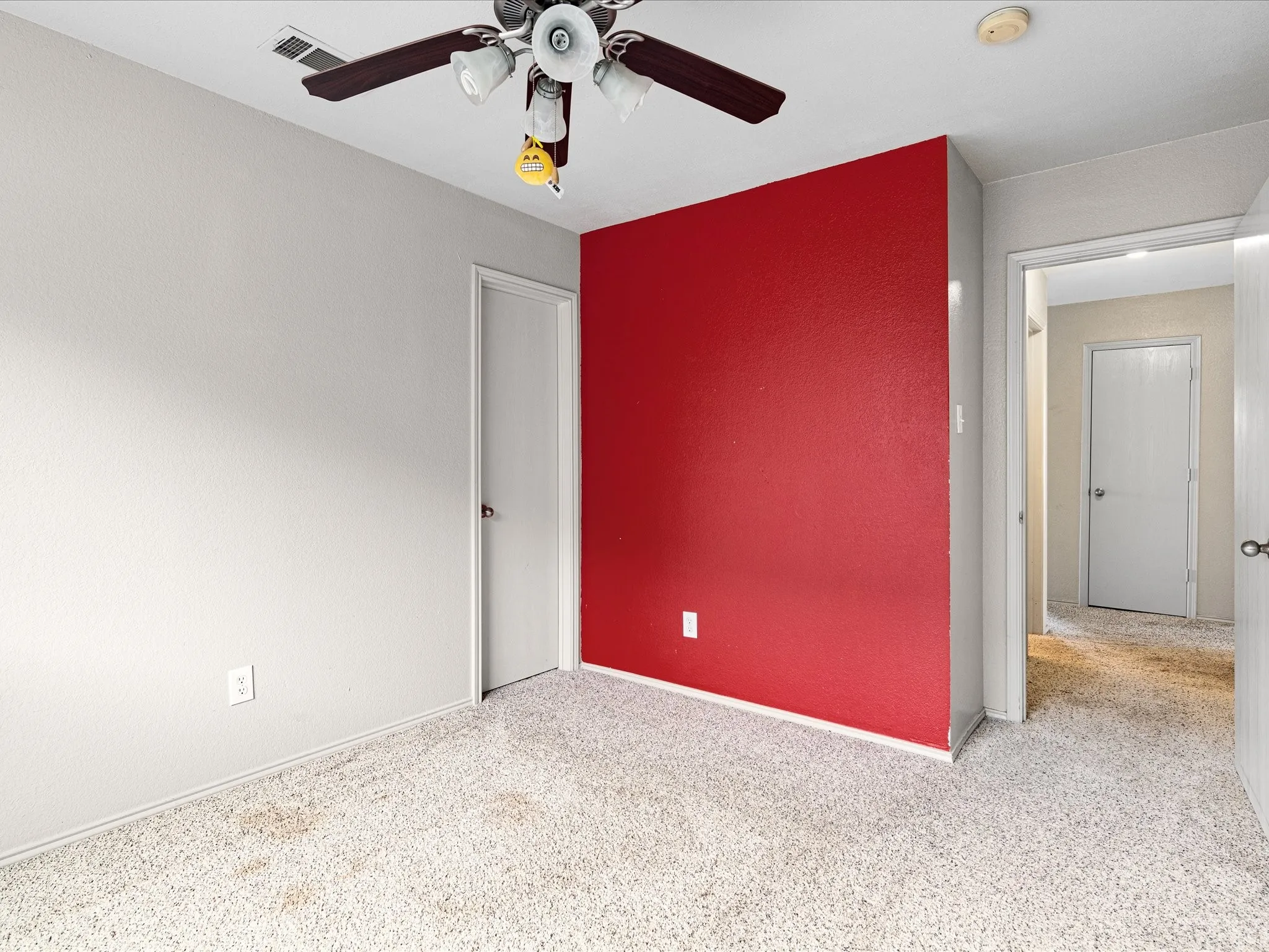 Single Family Residence For Sale in Ellis County , 1201 Vicksburg Drive, Ennis, Texas 75119, 3 Bedroom, 2 Bathroom, 2 Garage spaces, 1,550 Sqft, built in 2004, mls#21252466, Real Estate Agent in Ennis, Homes For Sale in Ellis county, Homes For Sale in Ennis, Realtor in Ennis Texas, Real Estate Brokerage Independent Realty Texas, Luminita Cordes Realtor